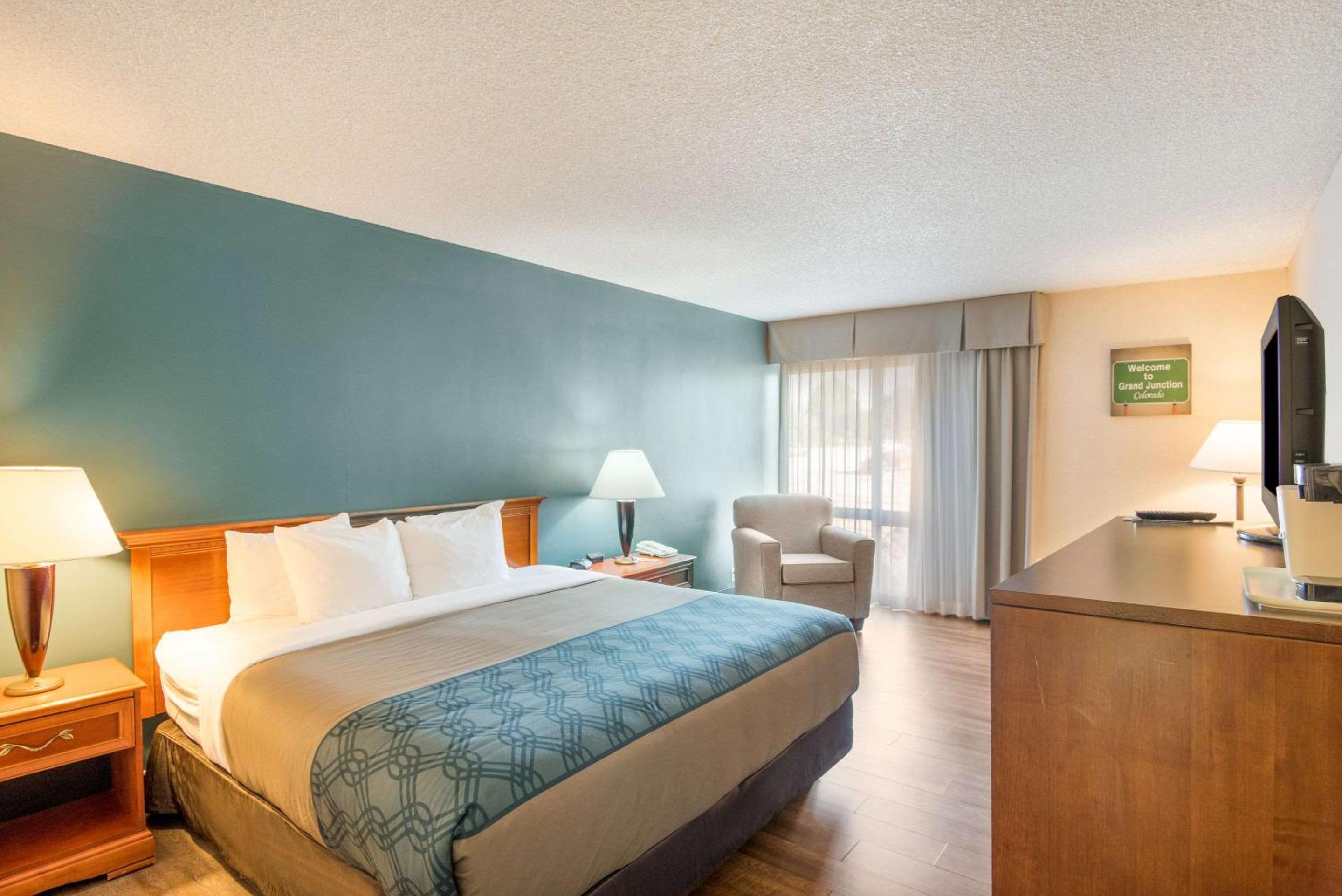 King Room - Non-Smoking - Photo 1
