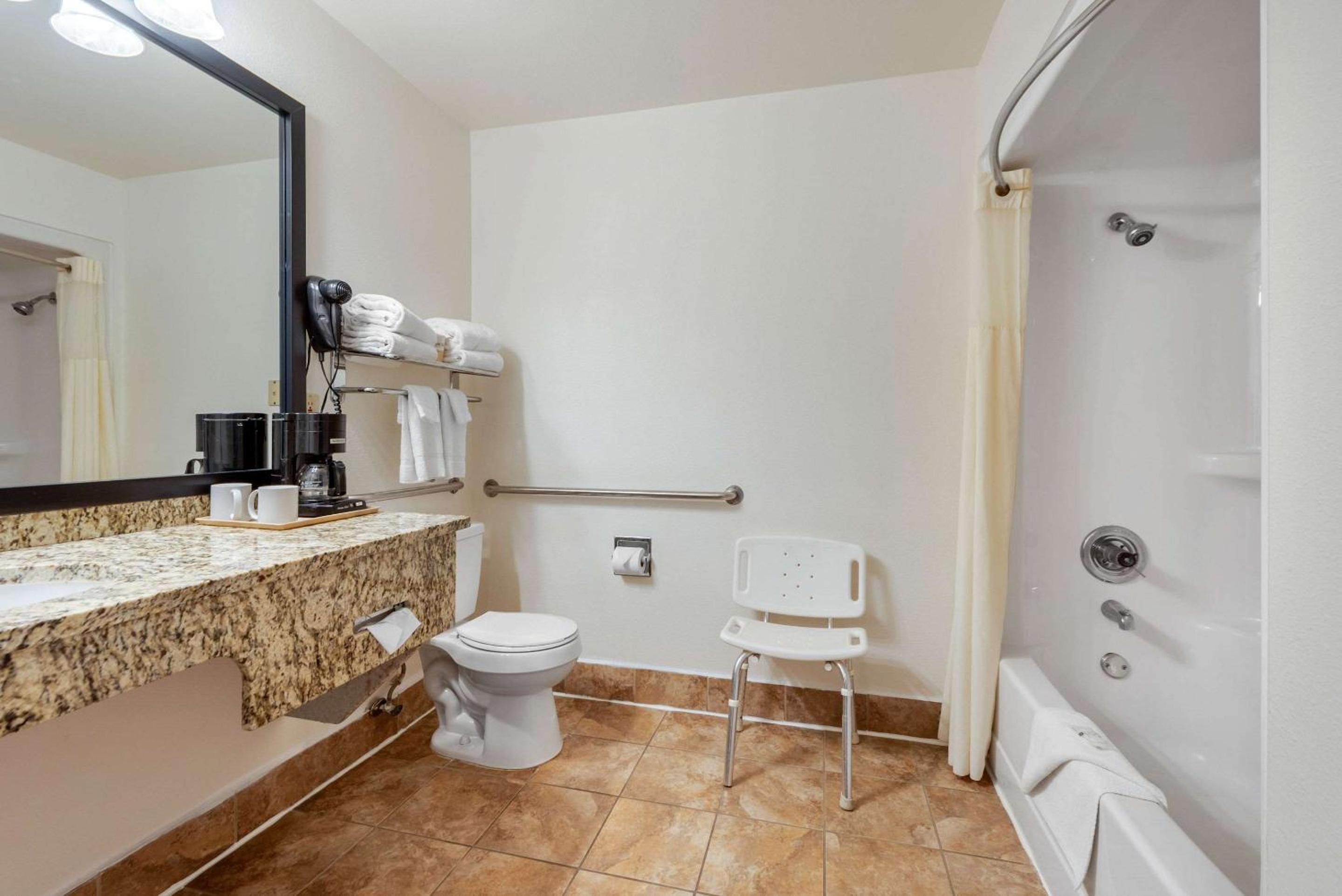 King Room - Accessible/Non-Smoking - Photo 6