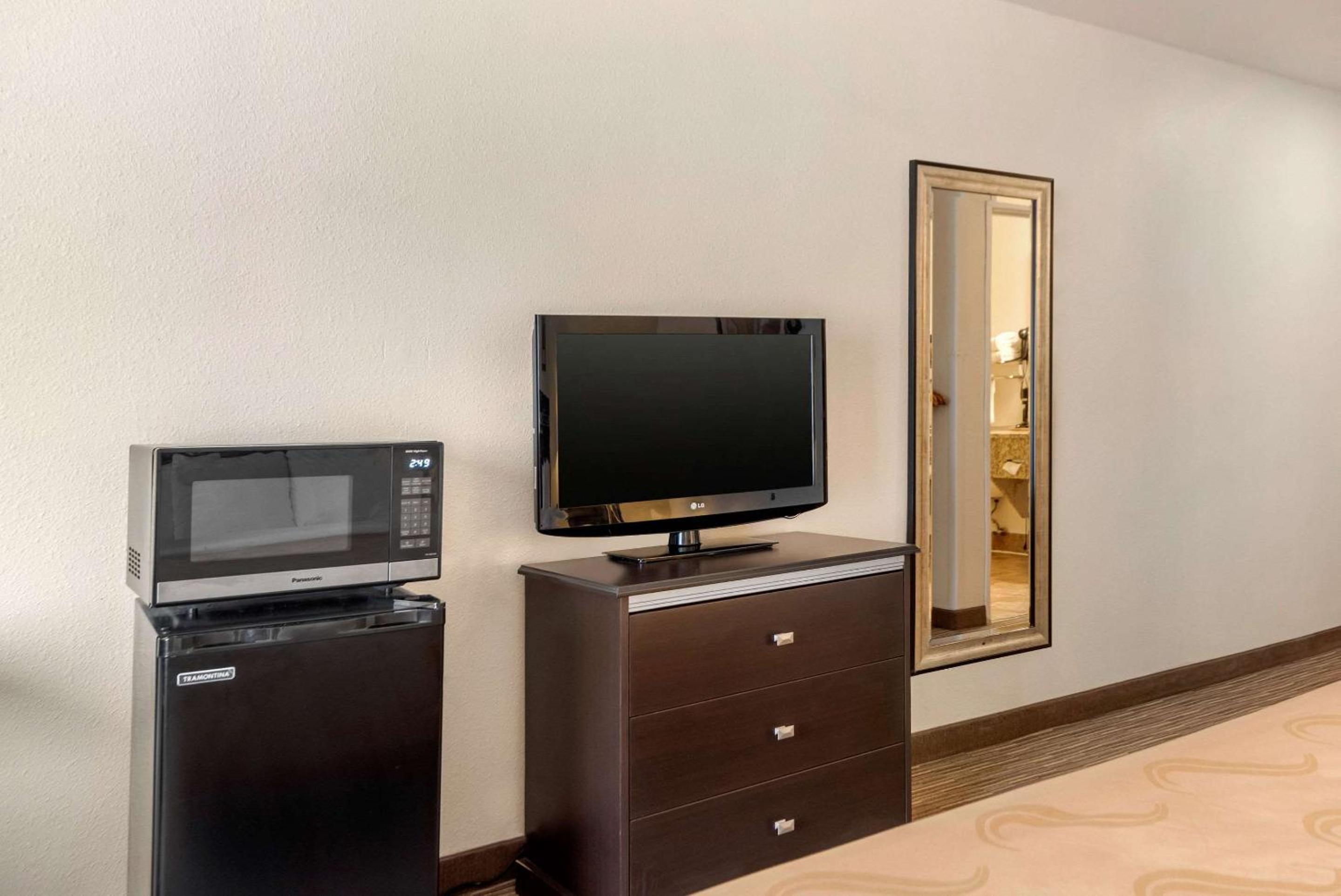 King Room - Accessible/Non-Smoking - Photo 5