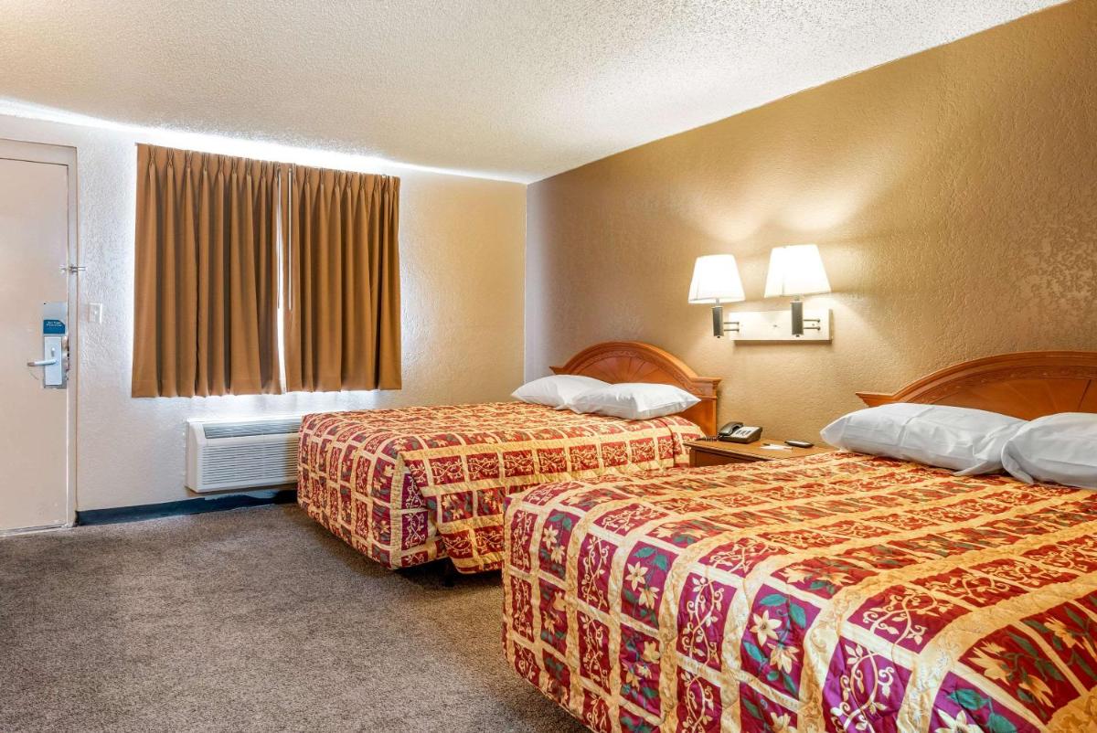 Double Room with Two Double Beds - Non-Smoking photo 3