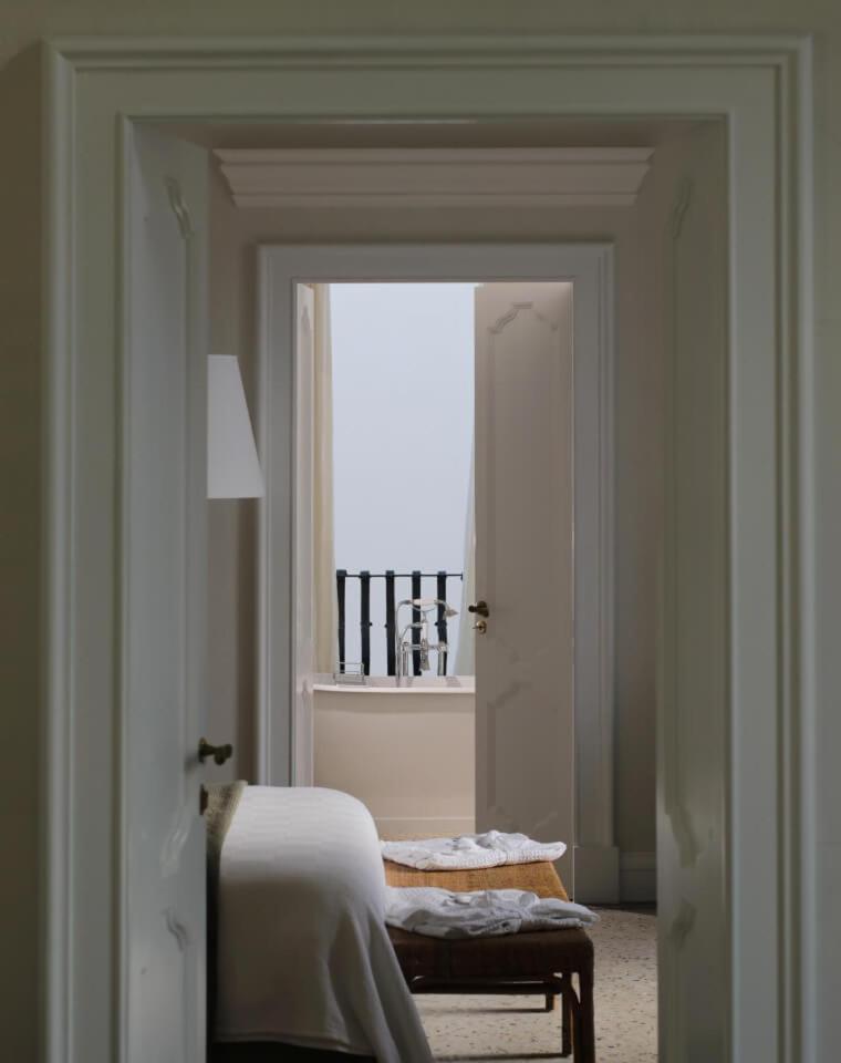 Superior King Suite photo 1