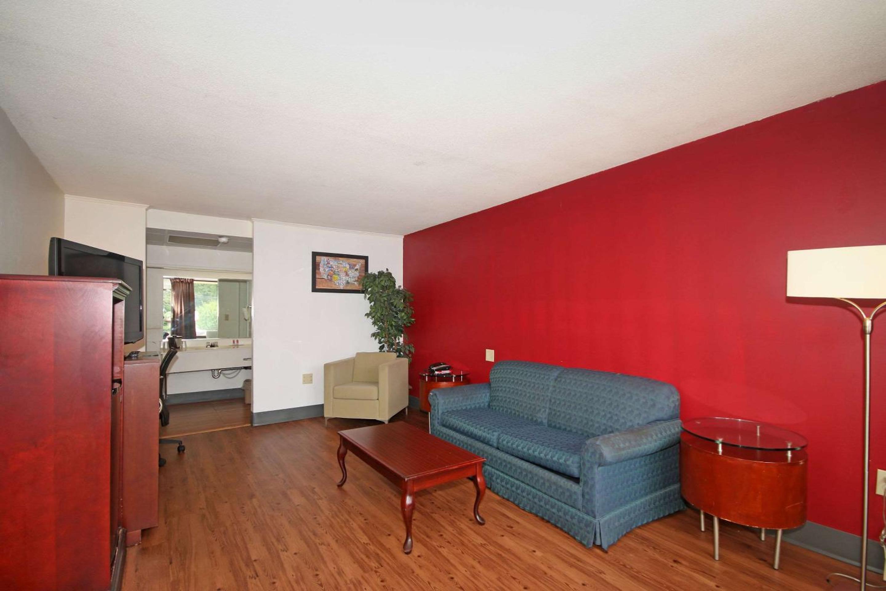 King Suite - Non-Smoking photo 1