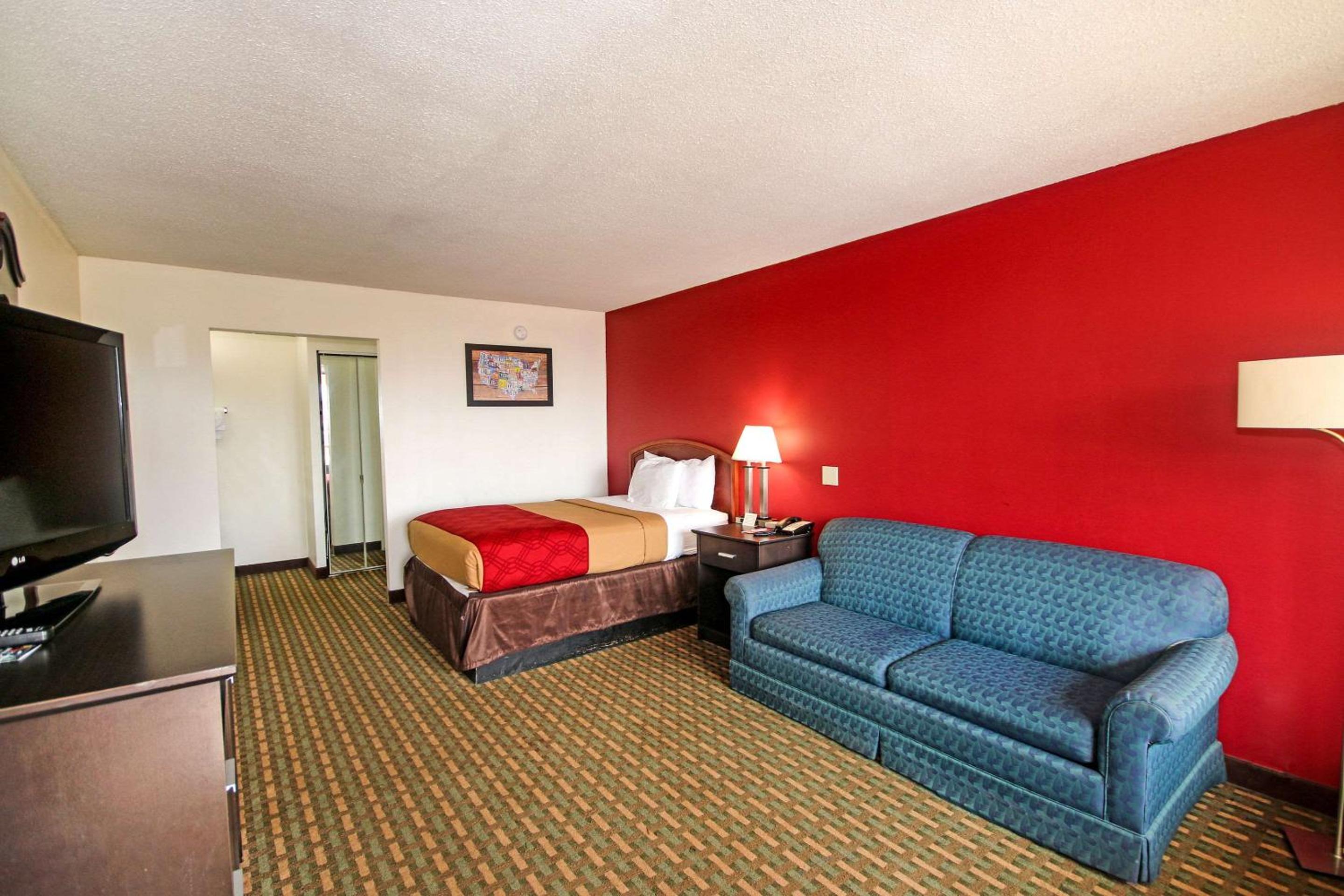 King Suite - Non-Smoking photo 2