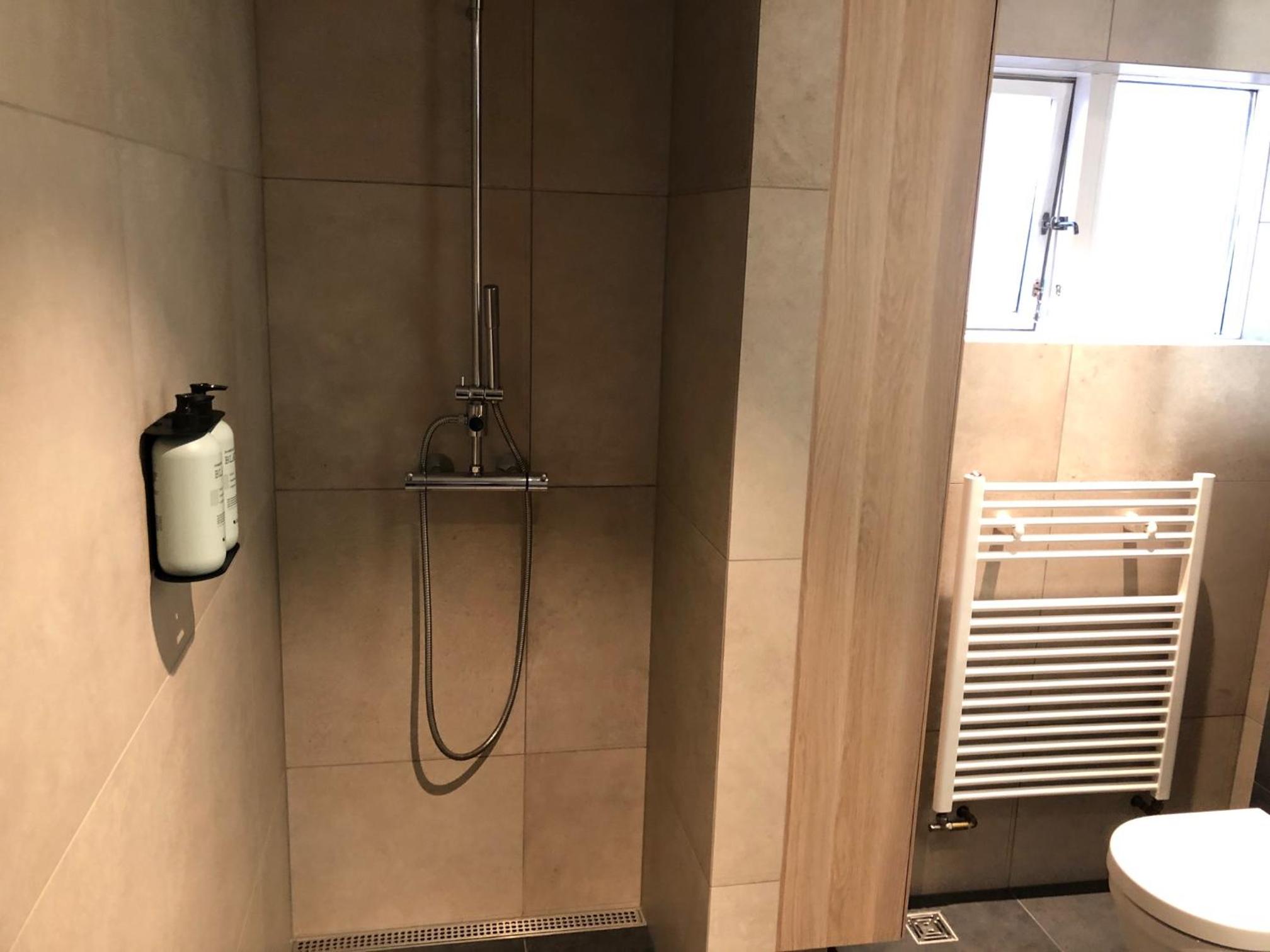 Large Double Room with Shared Bathroom photo 3