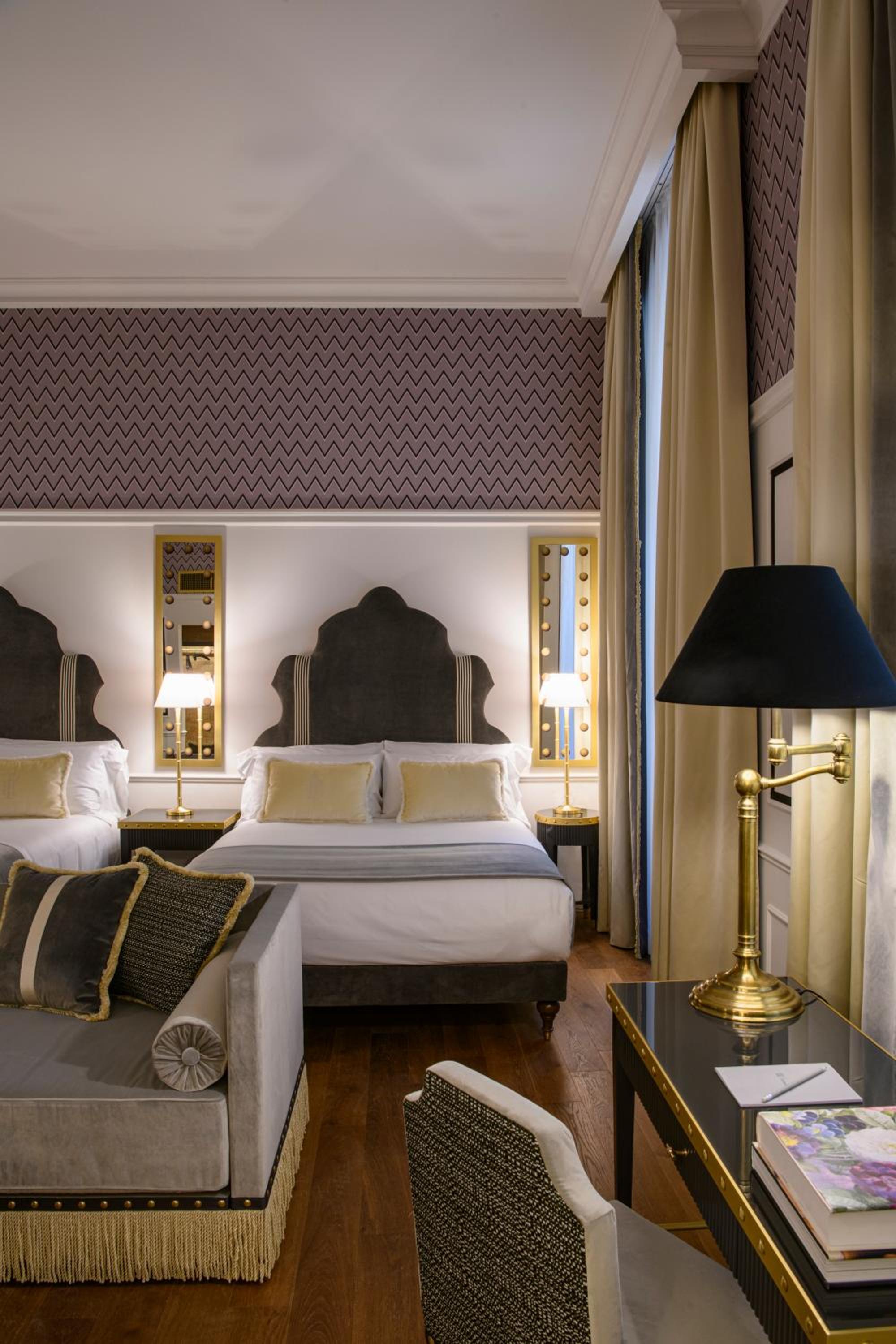 Suite with Two Queen Beds thumbnail 5