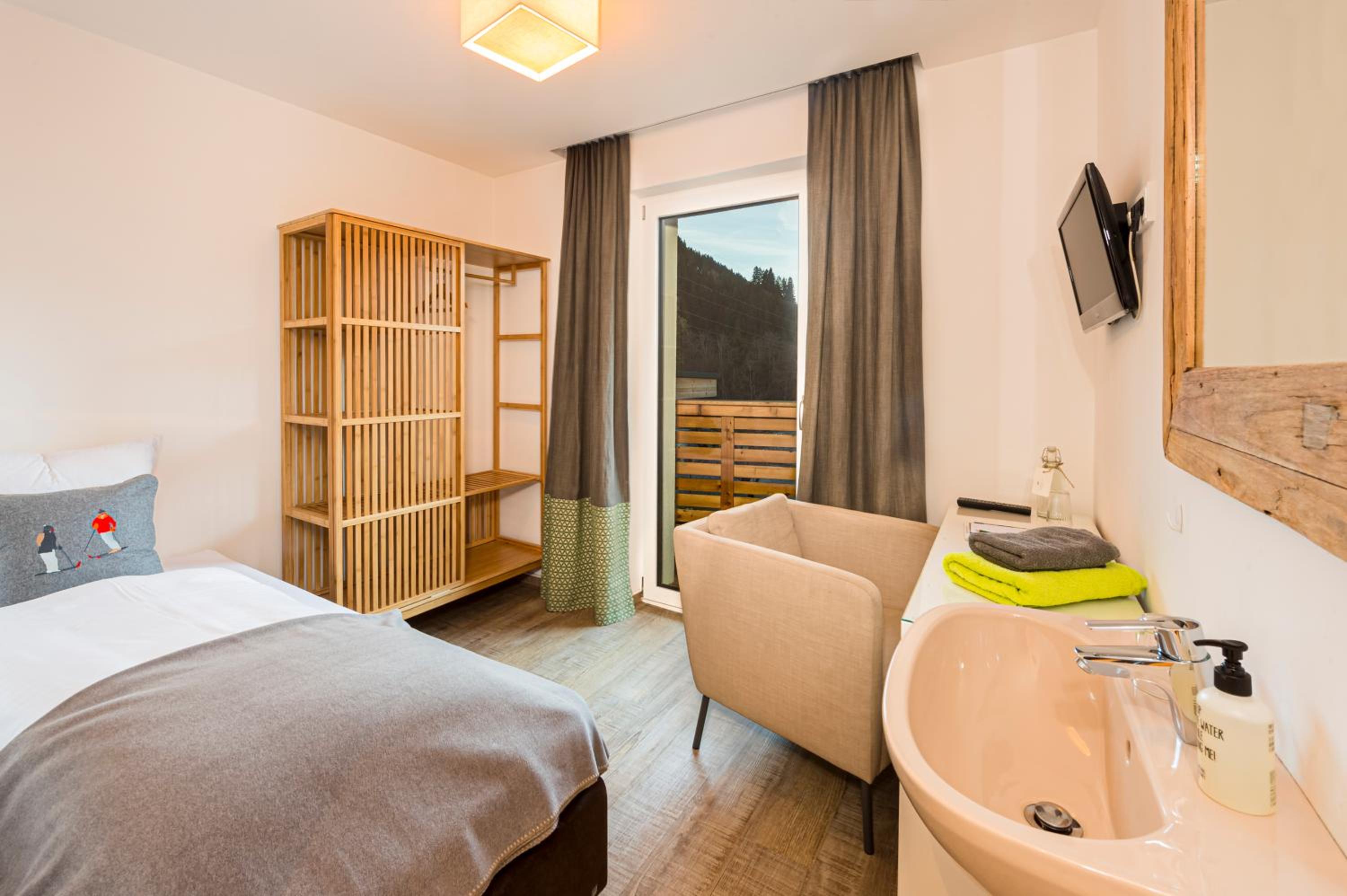 Single Room with Balcony photo 1