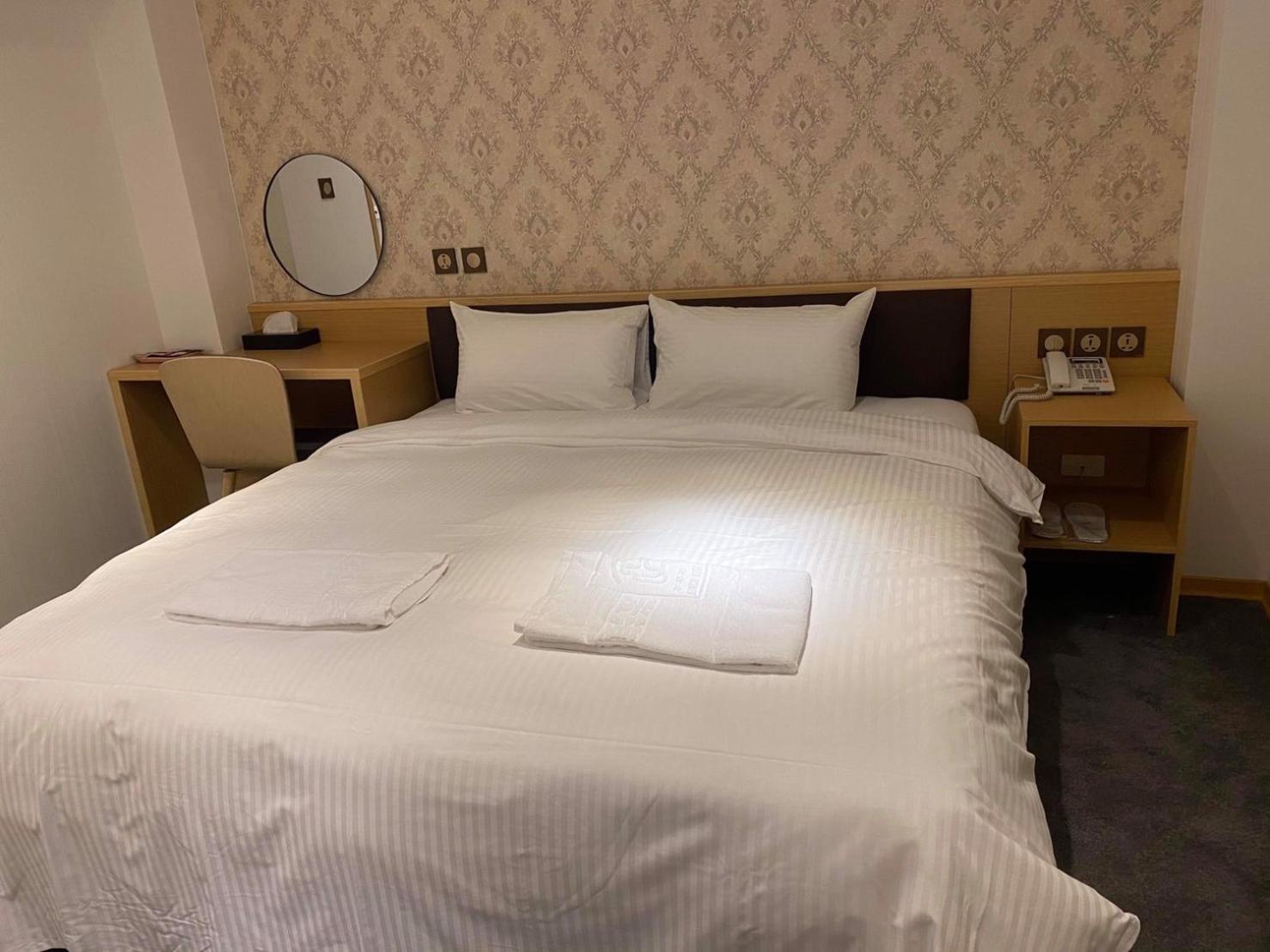 Double Room without Window photo 2