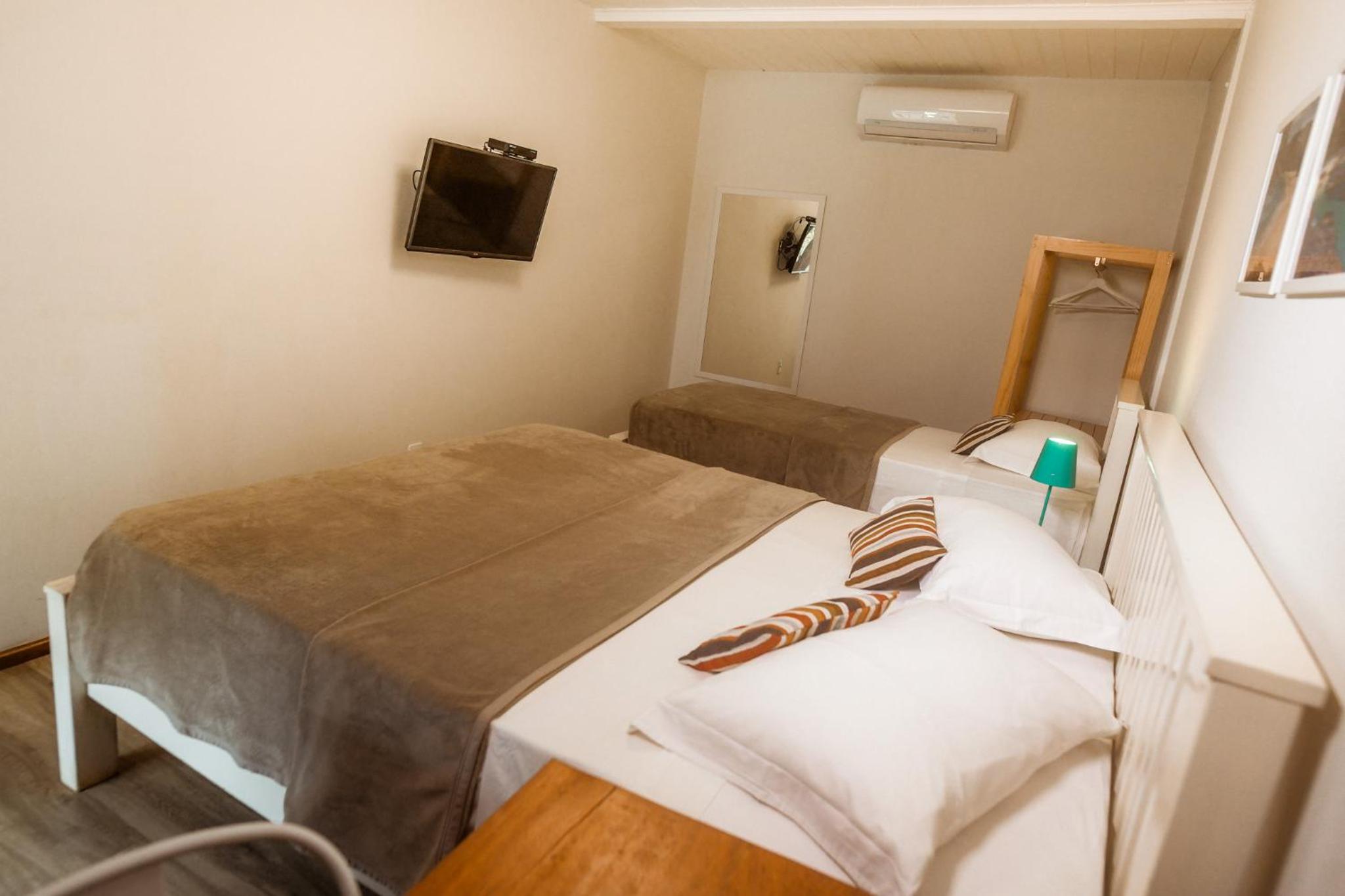 Triple Room with Balcony - Photo 22