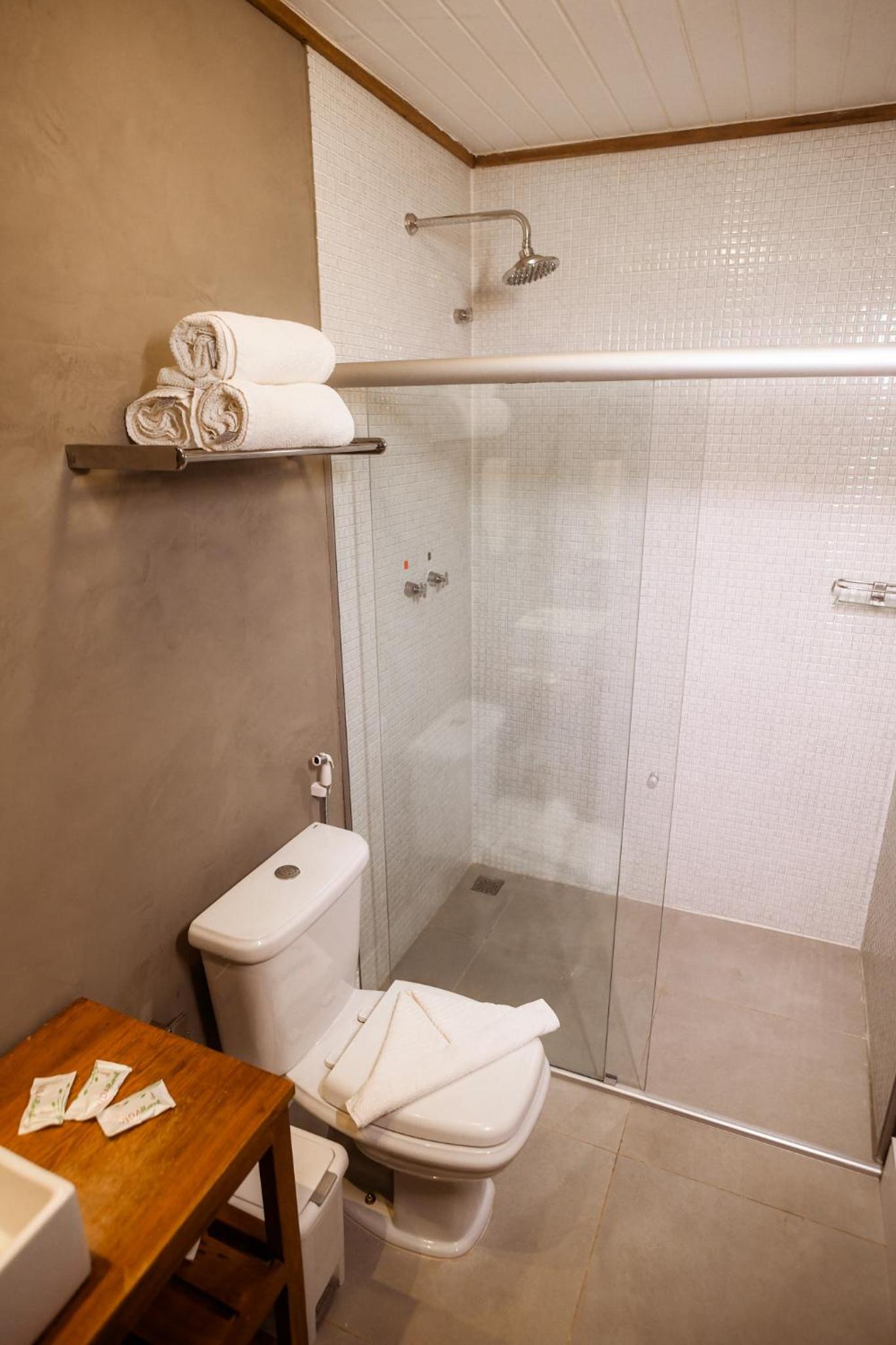 Triple Room with Balcony - Photo 23