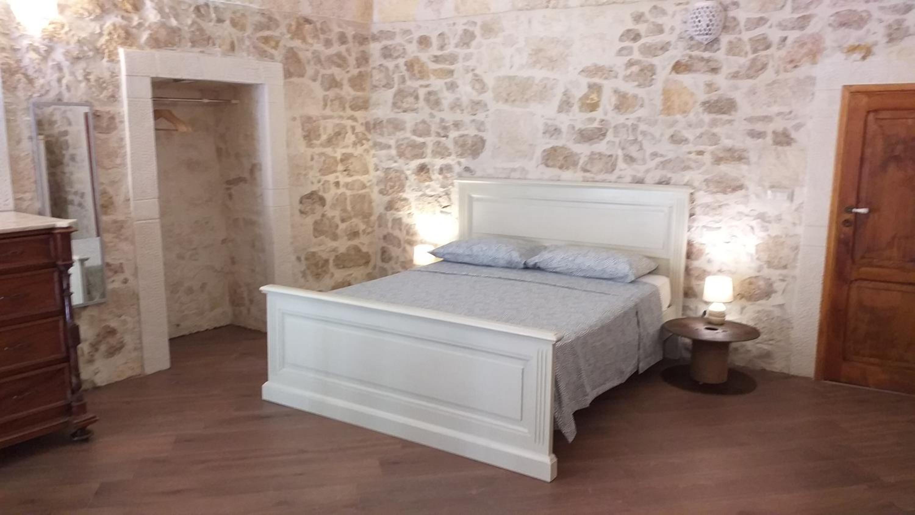 Quadruple Room with Private Bathroom photo 1