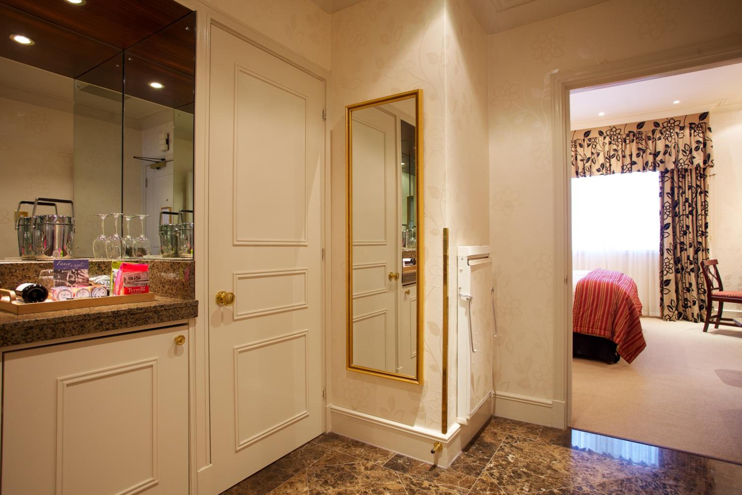 Superior King Room - Photo 2