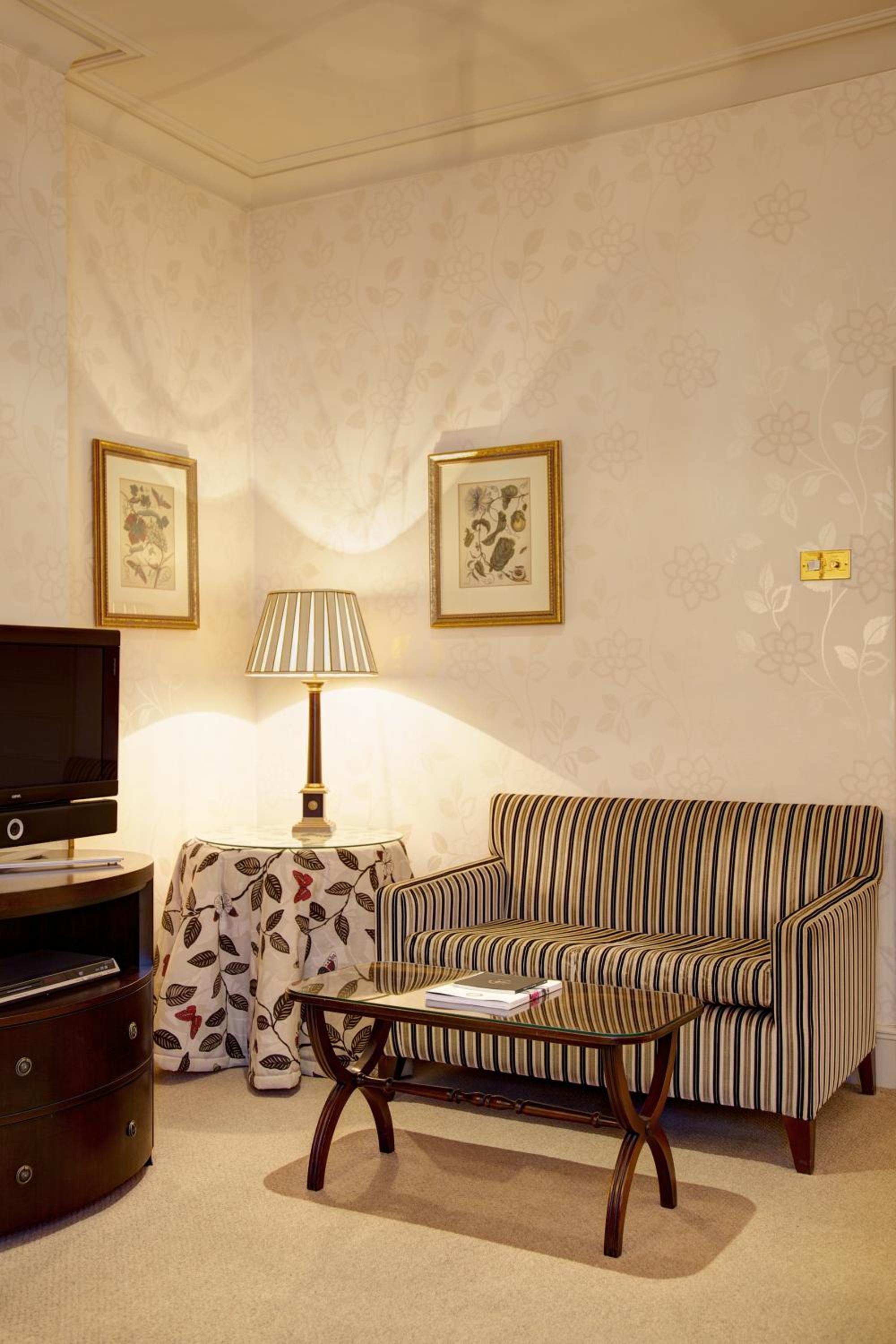 Superior King Room - Photo 4