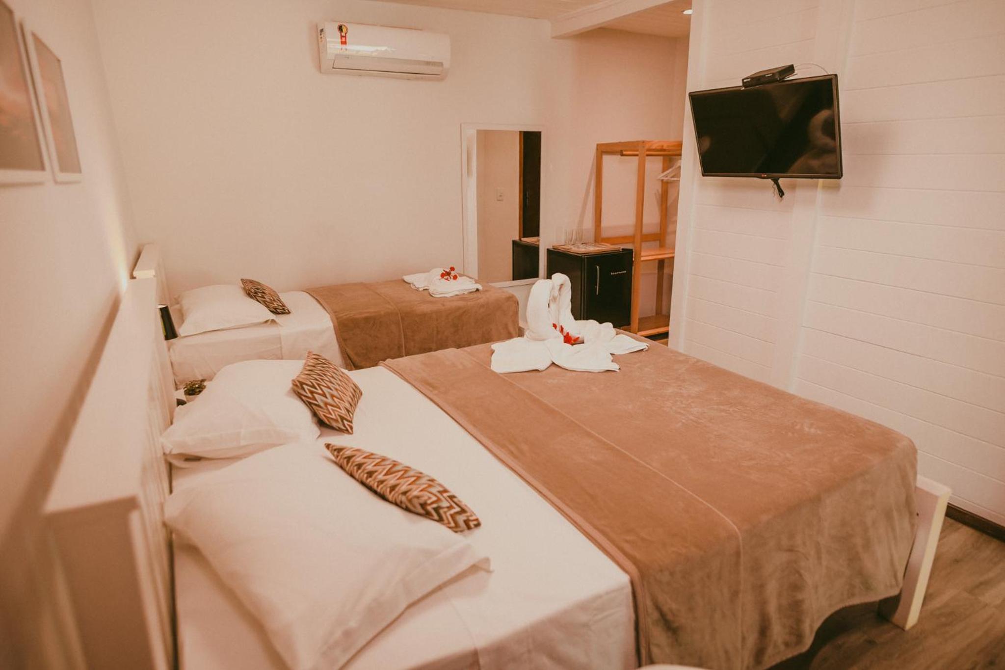 Triple Room with Balcony - Photo 26
