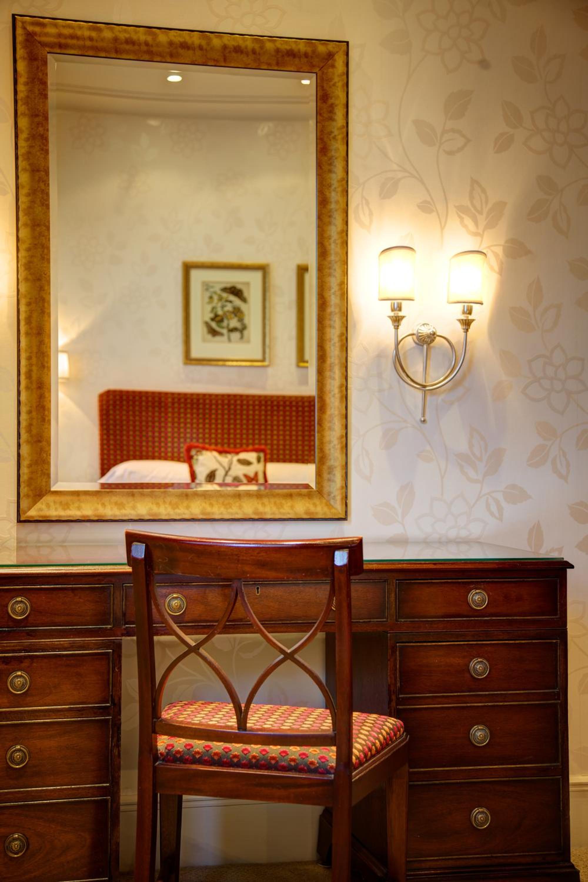 Superior King Room - Photo 3
