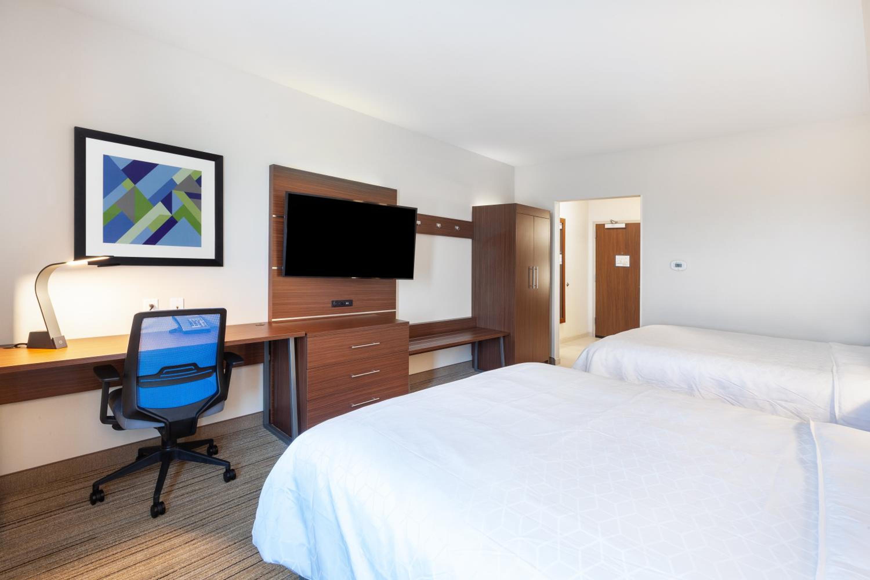Standard Room with Two Queen Beds - Photo 1
