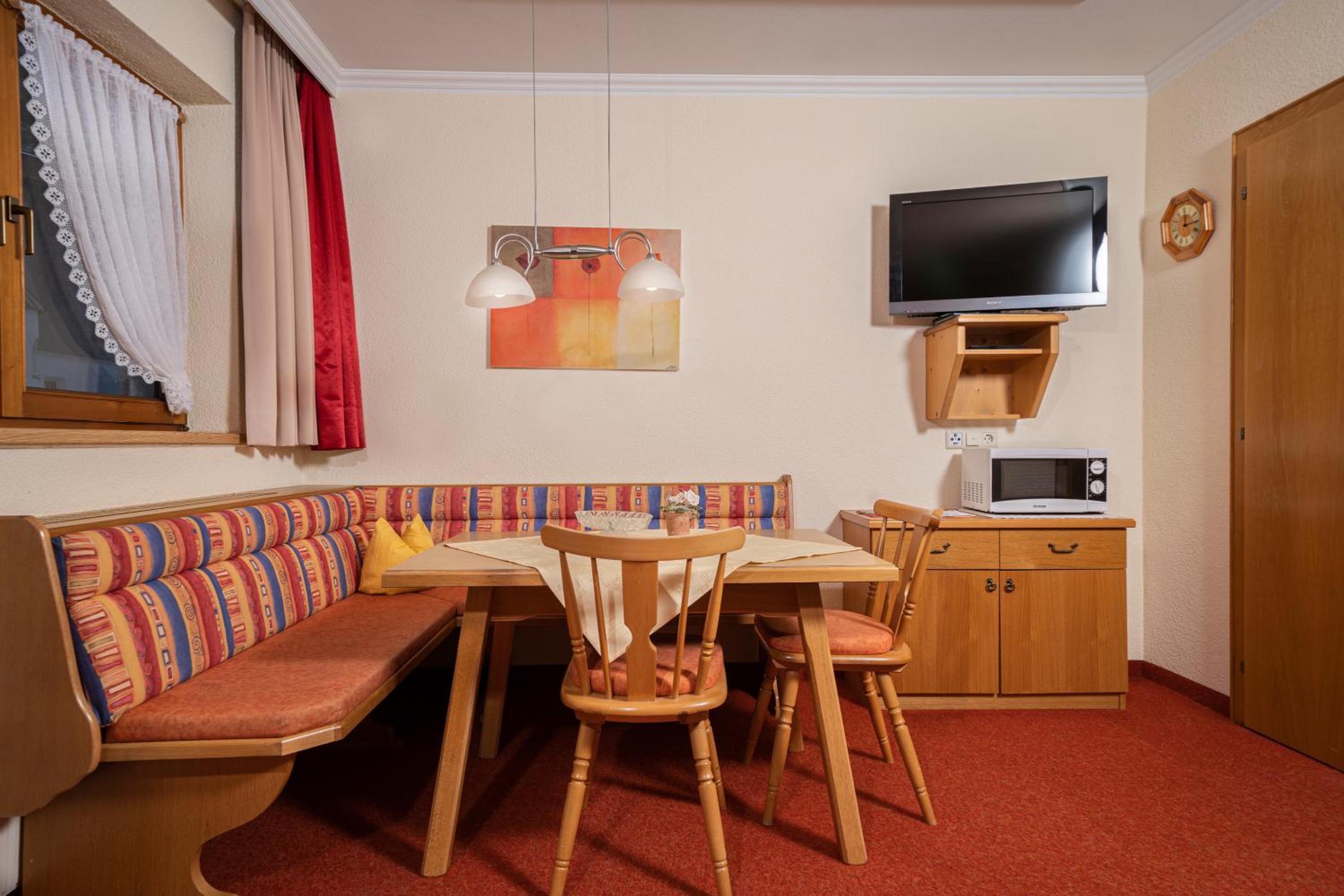 One-Bedroom Apartment - Photo 14