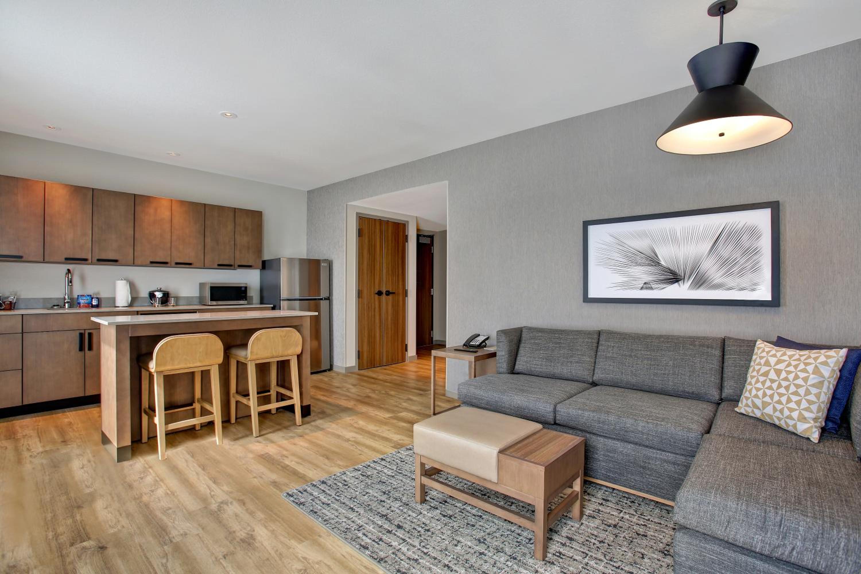 One-Bedroom King Suite with Sofa Bed and Kitchen - Photo 3