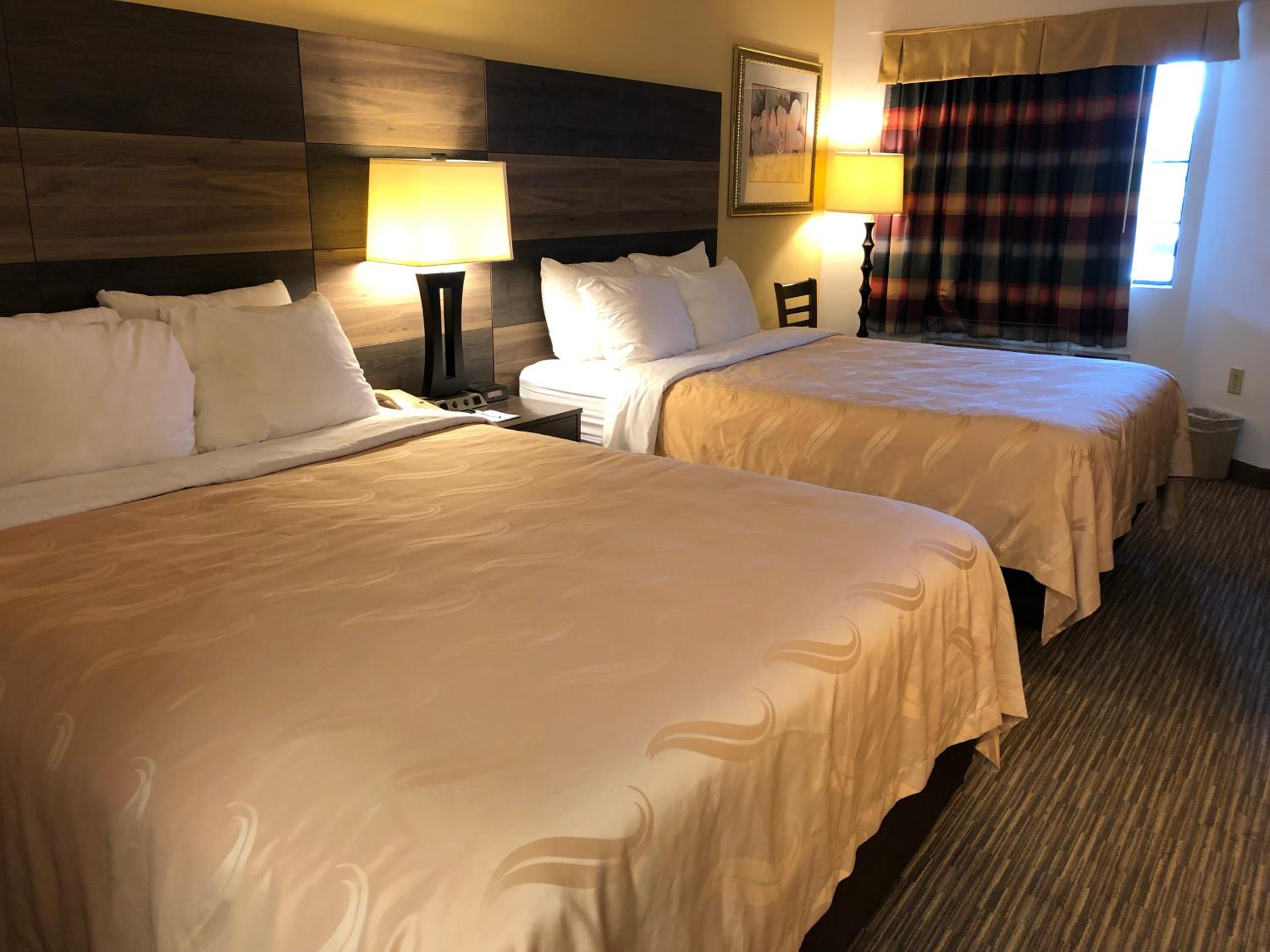 Quadruple Room with Two Queen Beds - Non Smoking photo 2