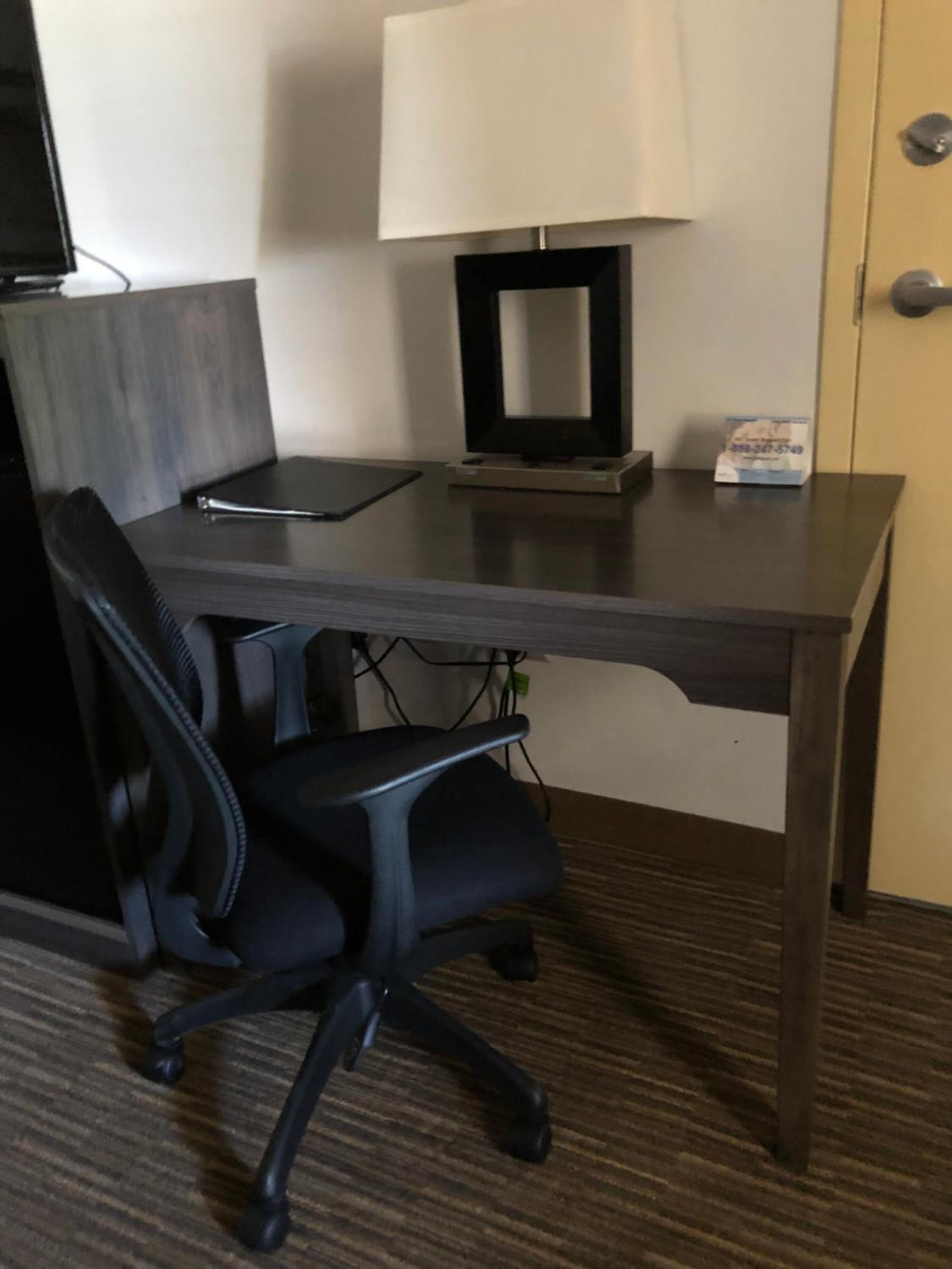 Efficiency Queen Suite with Living room - Non Smoking photo 1