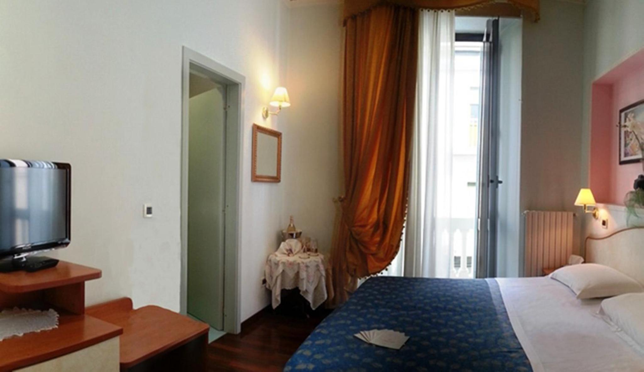 Double Room - Photo 5