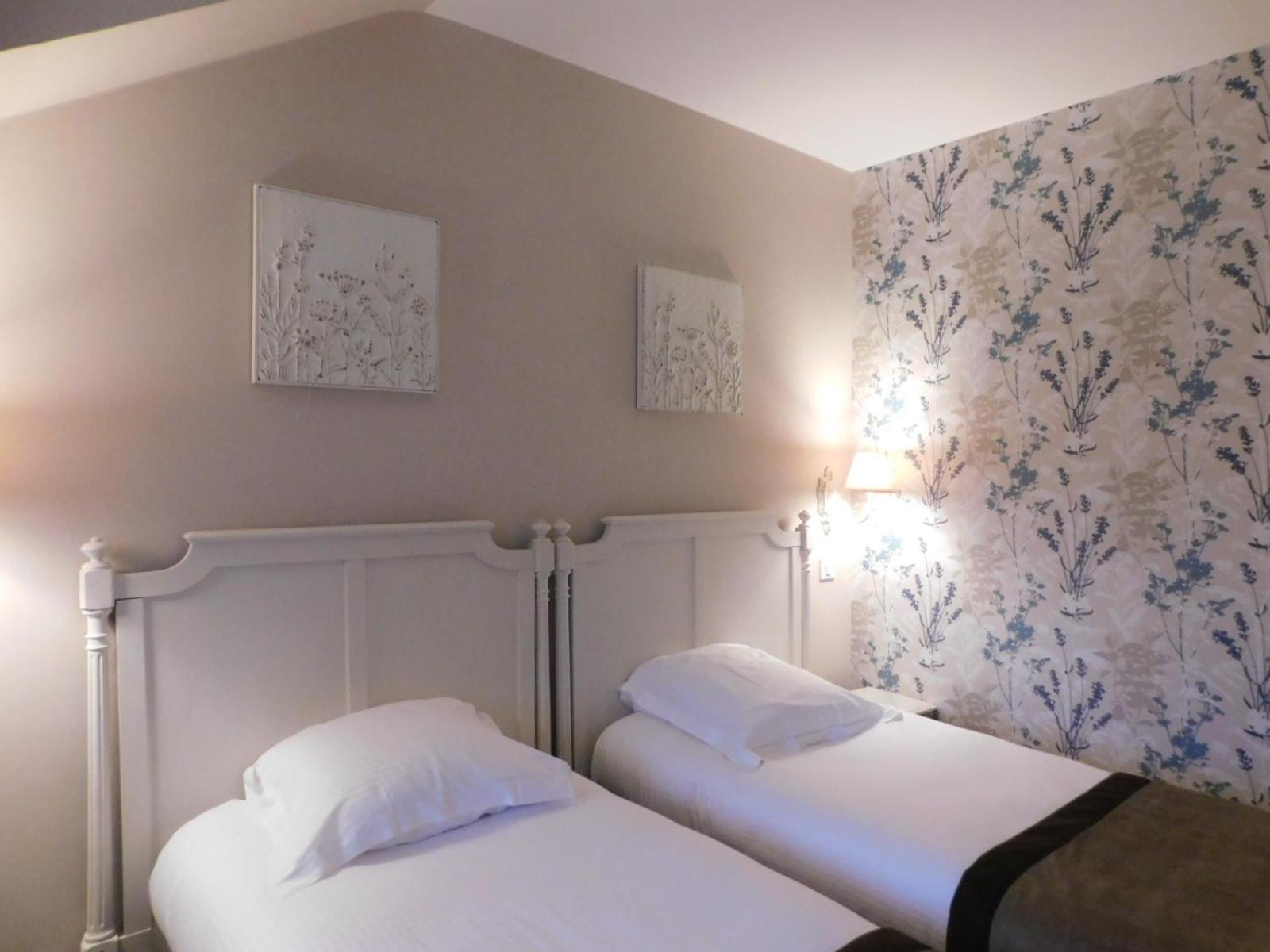Twin Room - Photo 6