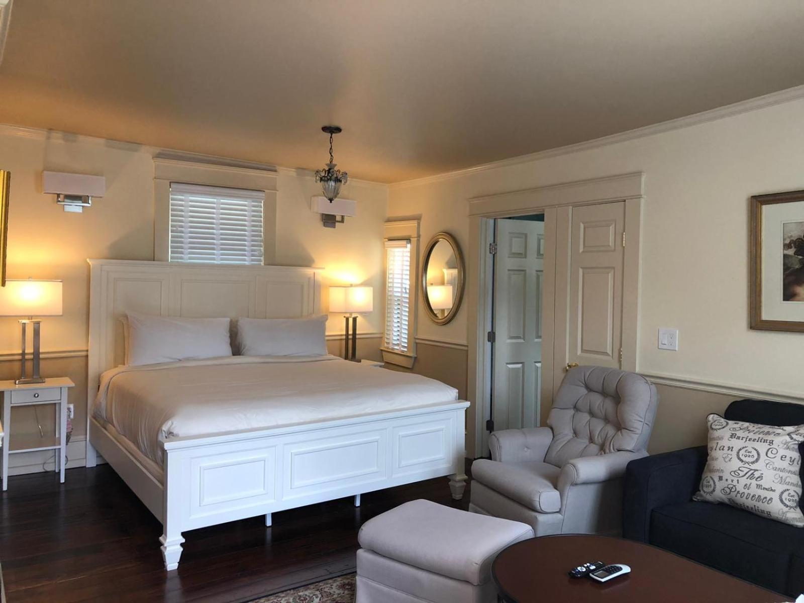 Deluxe King Room