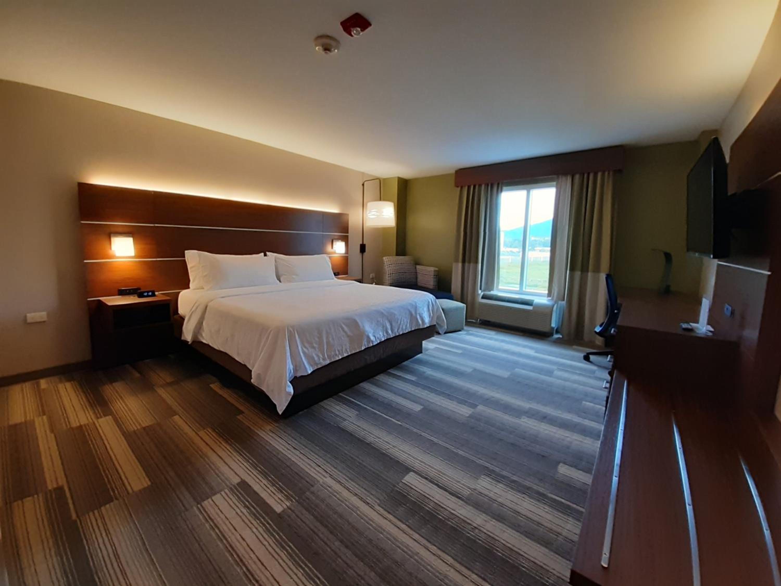 Standard King Room - Communications Accessible - Photo 3