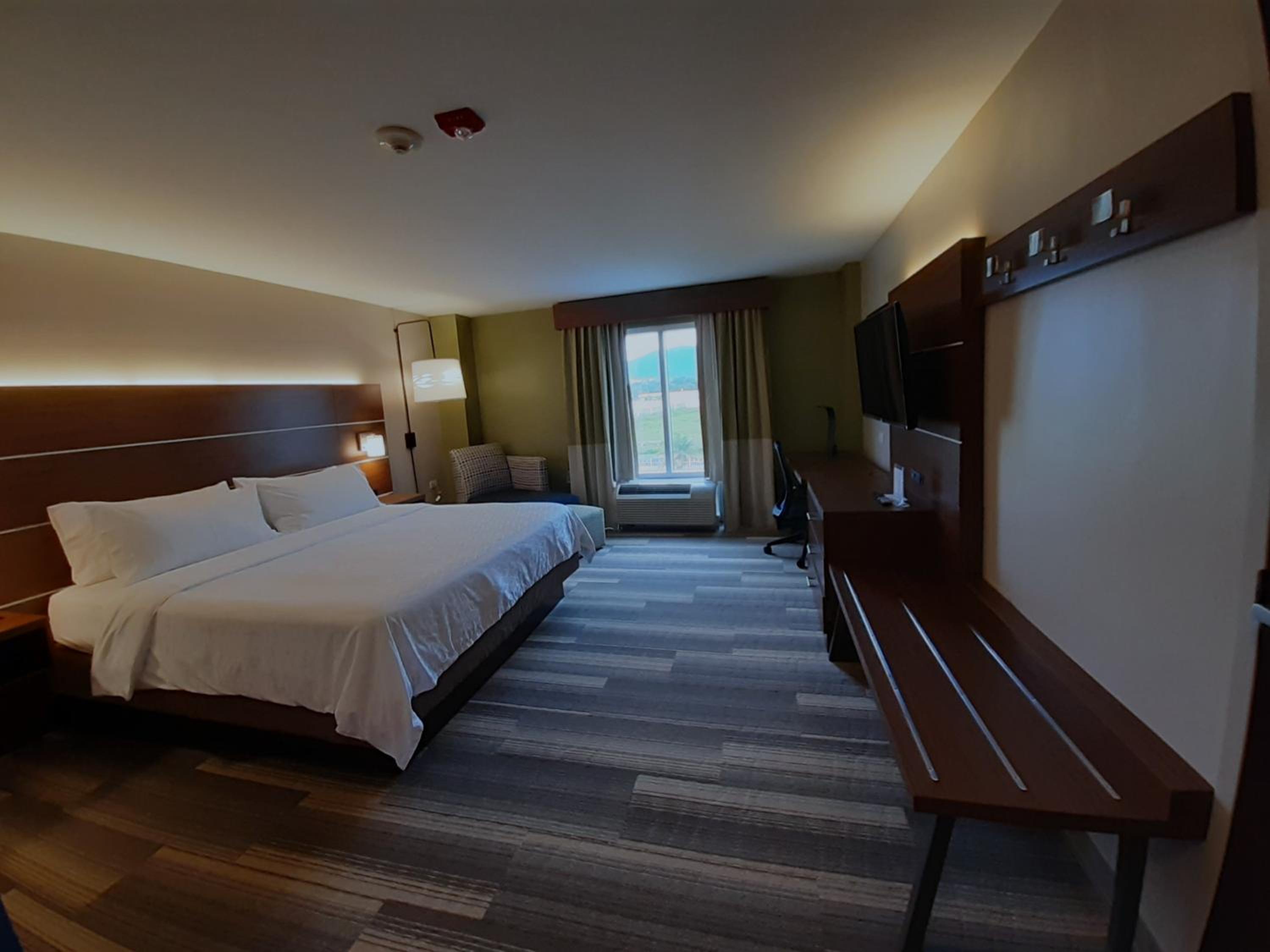 Standard King Room - Communications Accessible - Photo 5