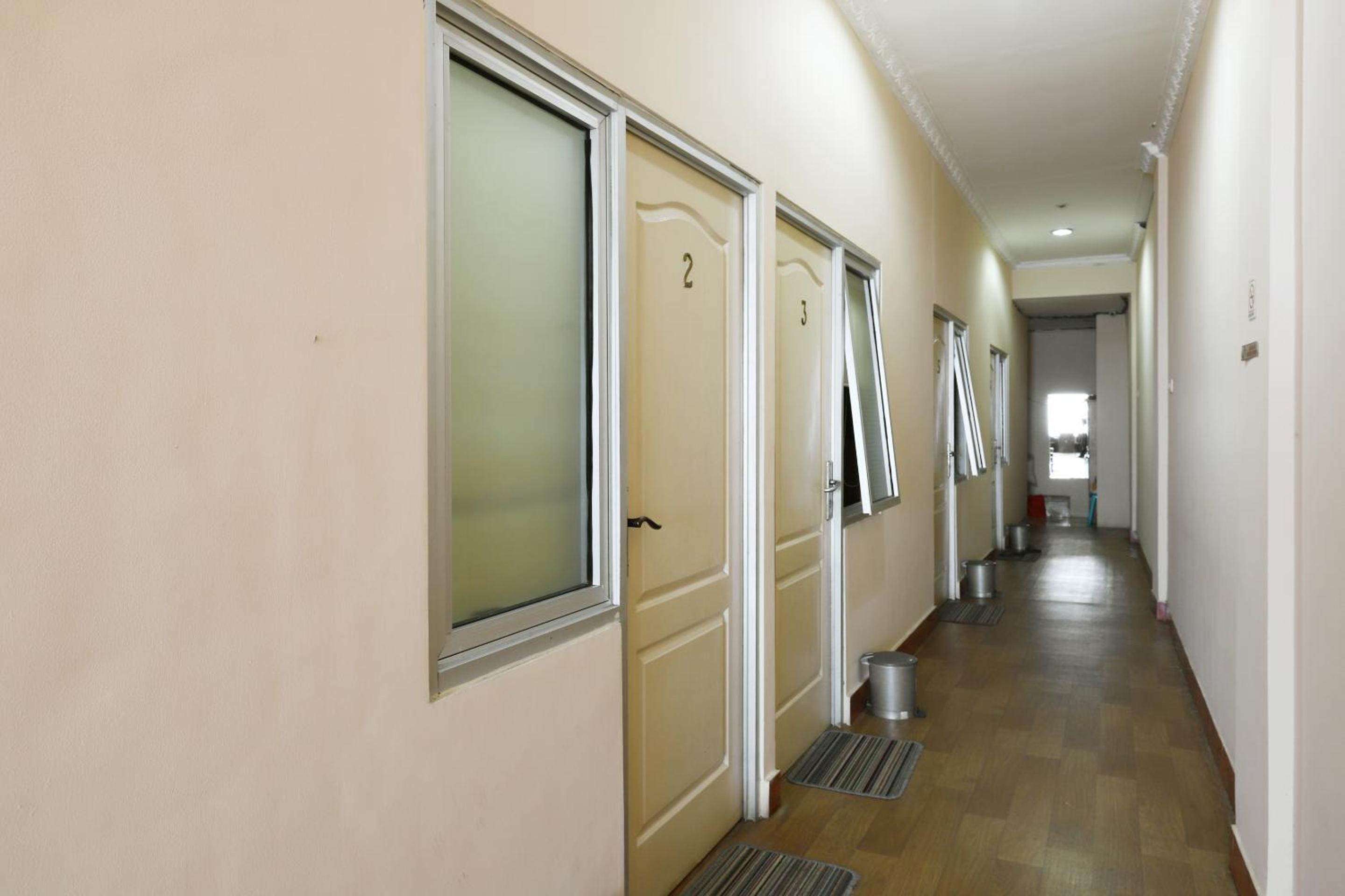 Standard Double Room - Photo 10