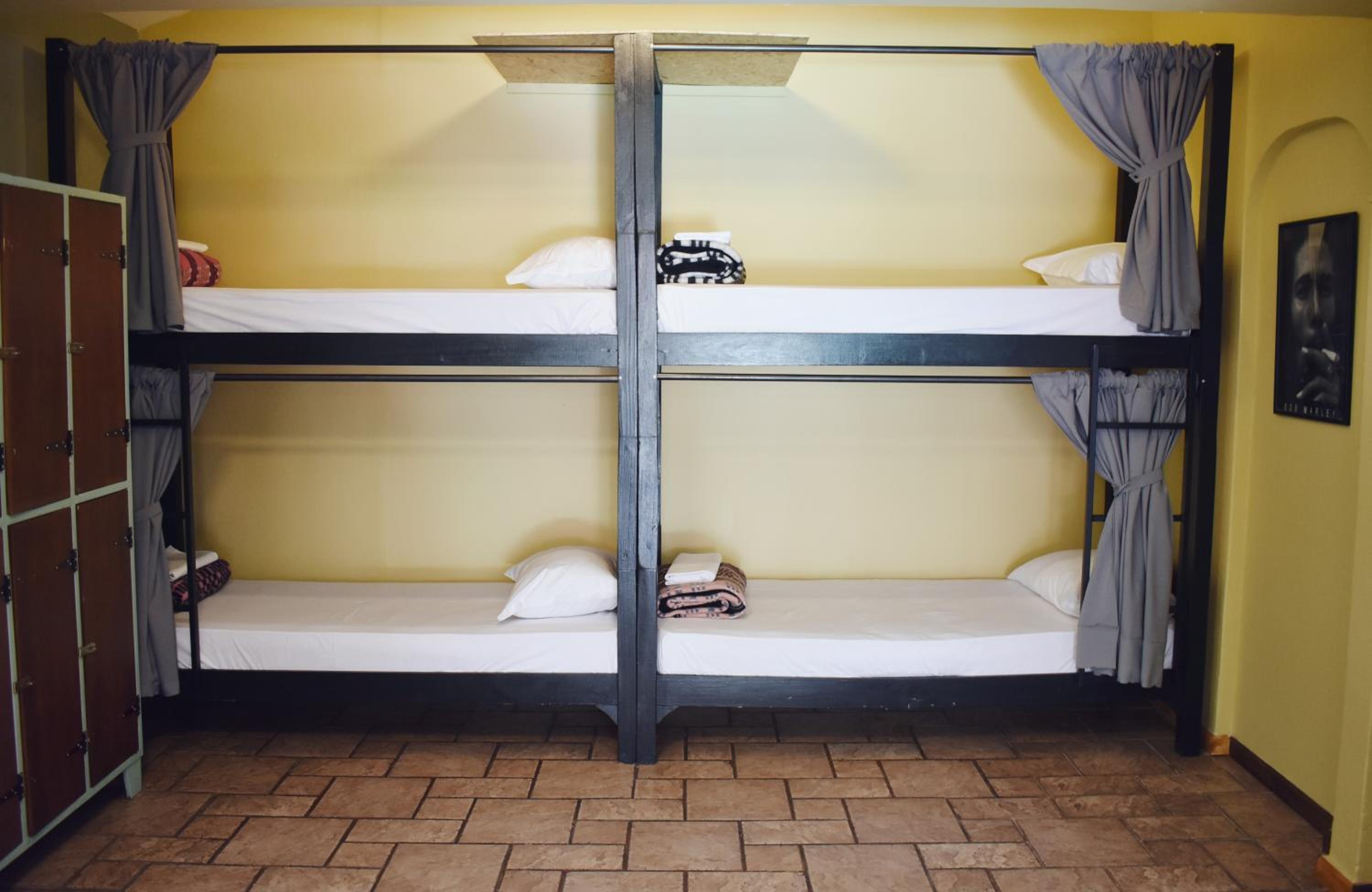 Bed in 8-Bed Mixed Dormitory Room photo 3