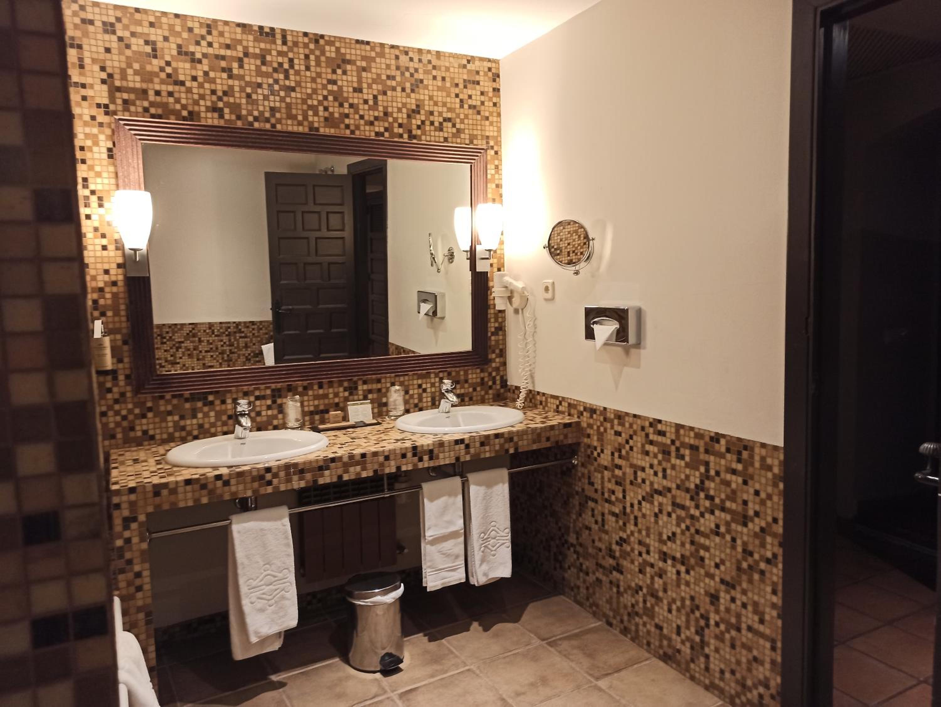 Standard Double Room - Photo 4