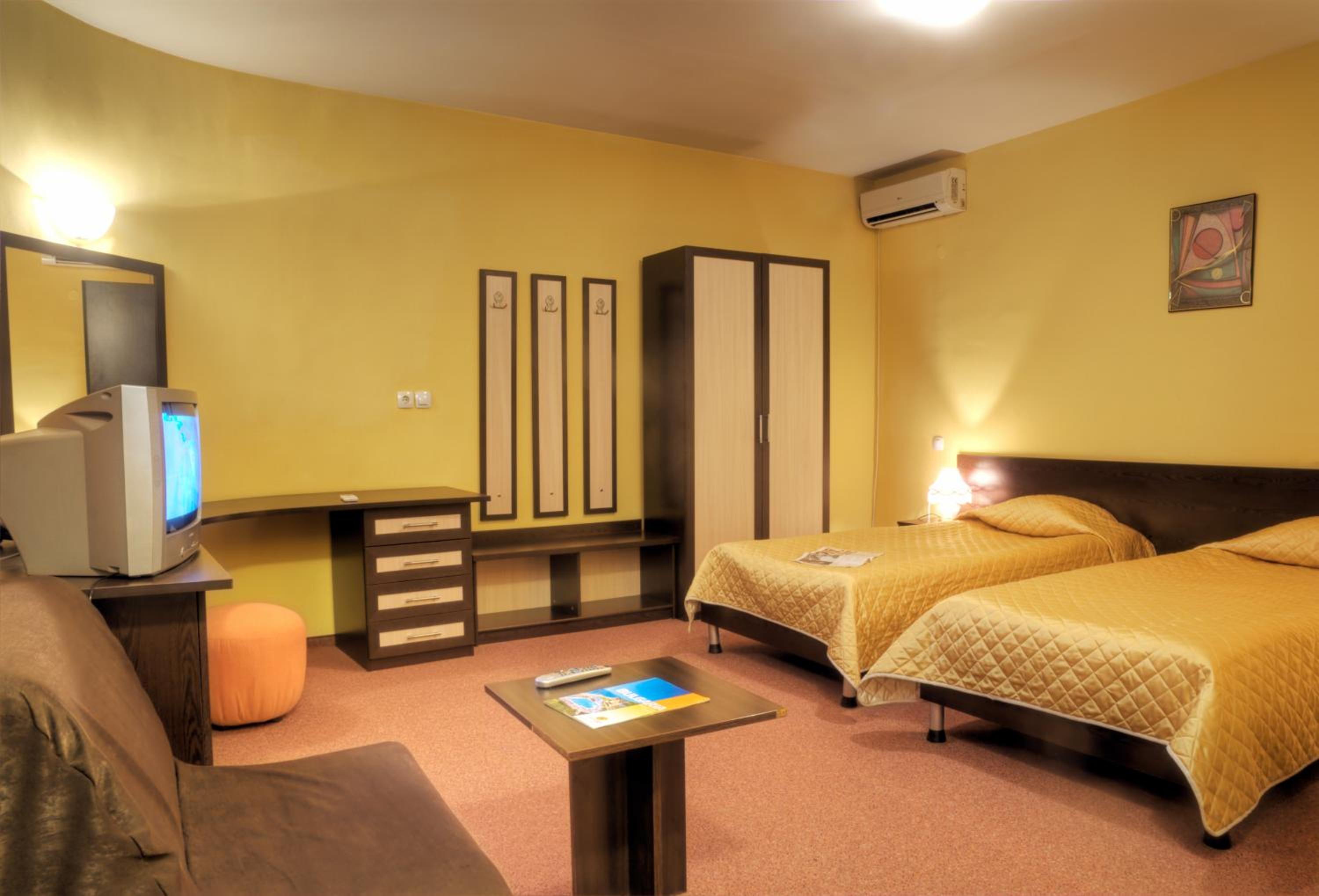 Twin Room - Photo 2