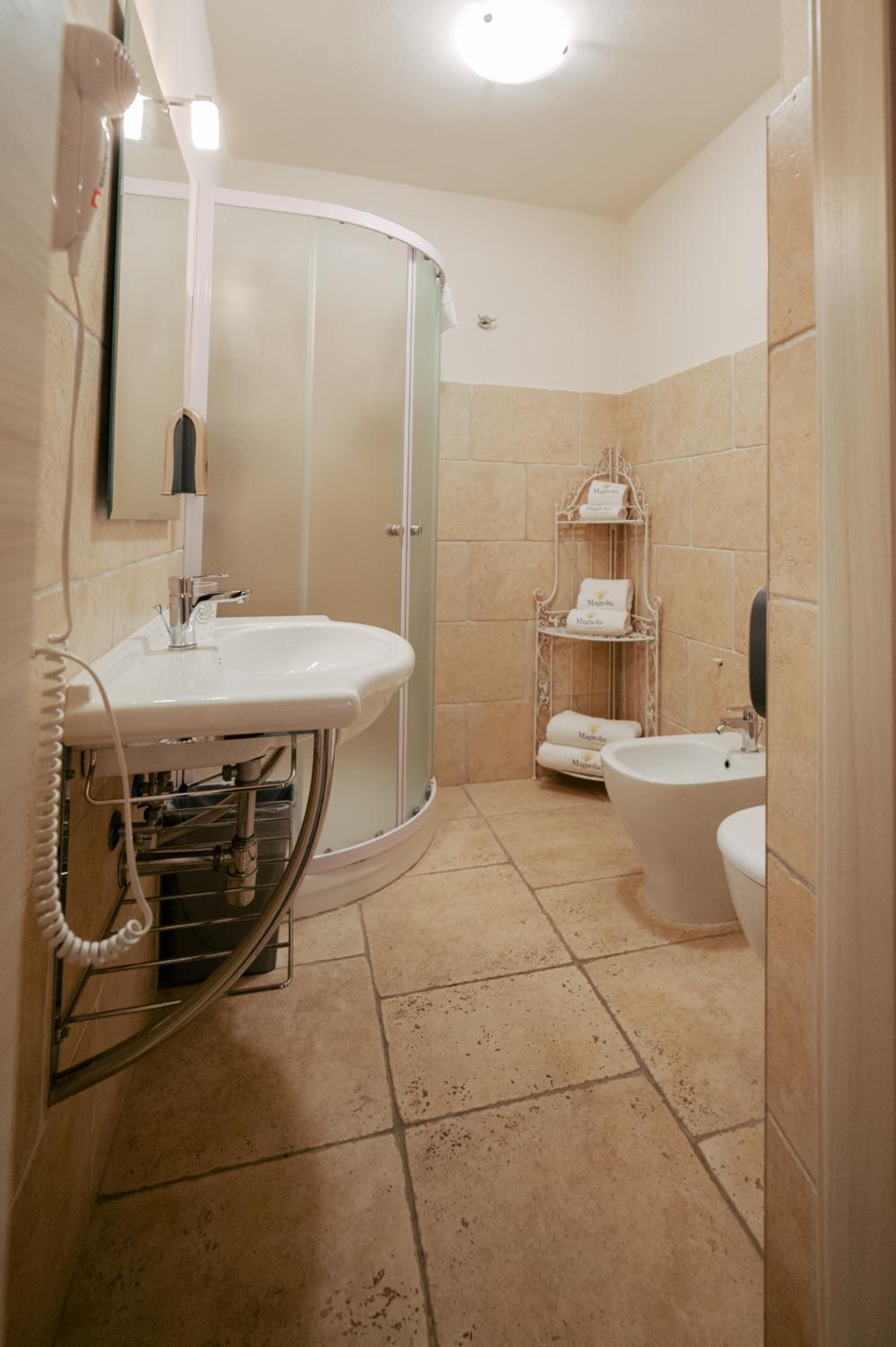 Double Room with Private Bathroom - Photo 3