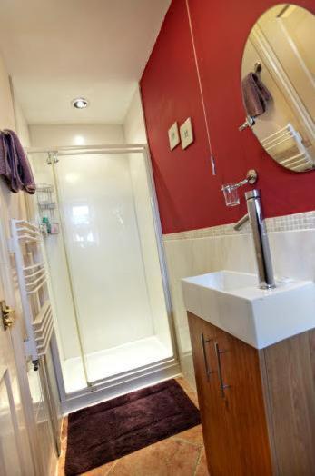 Deluxe Double Room with Extra Bed - Photo 4