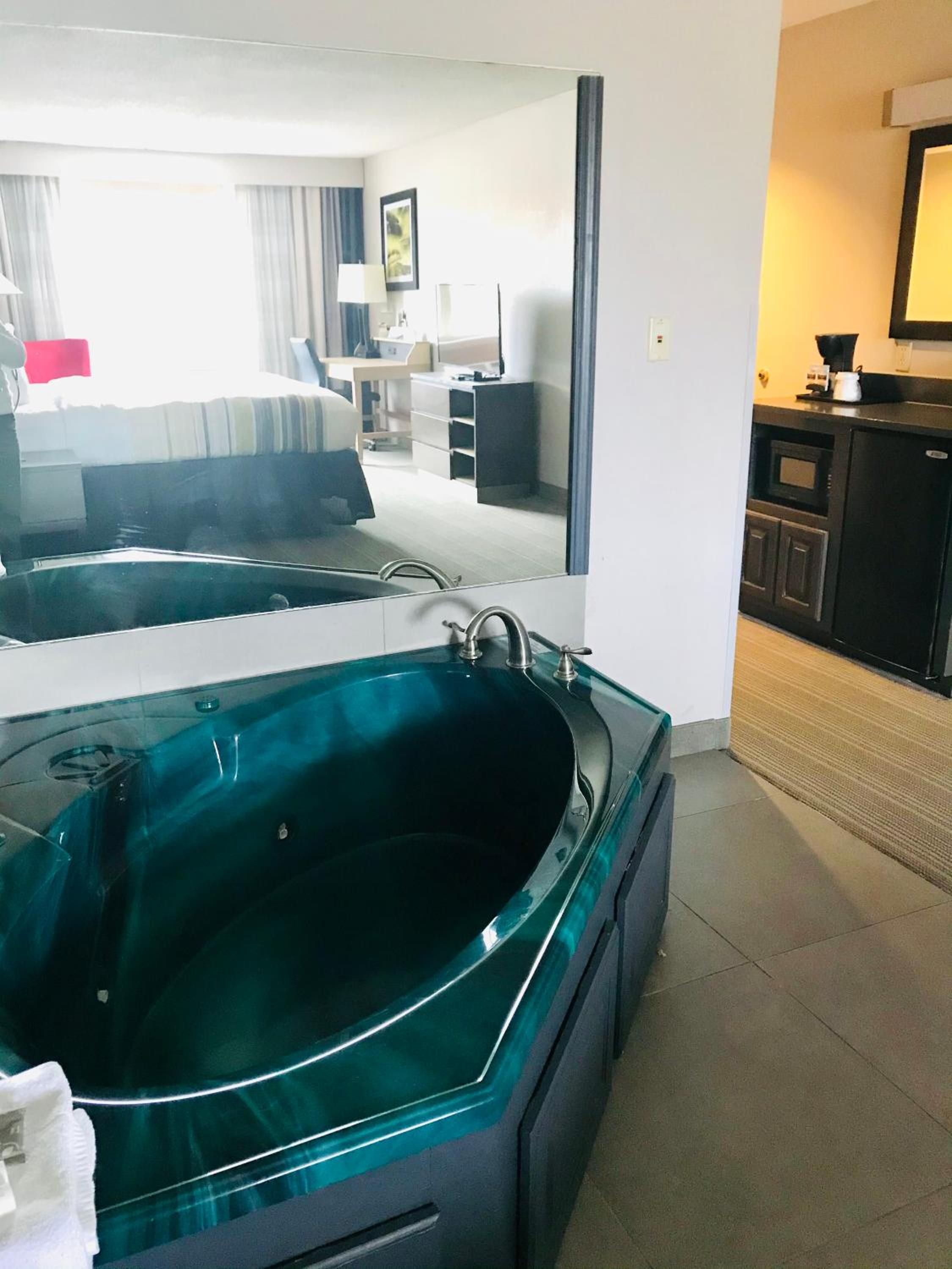 King Room with Whirlpool - Photo 8