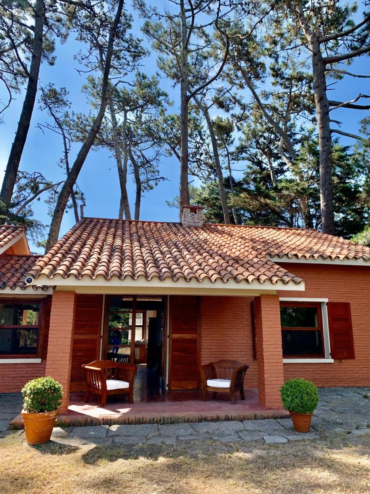 Three-Bedroom House photo 2
