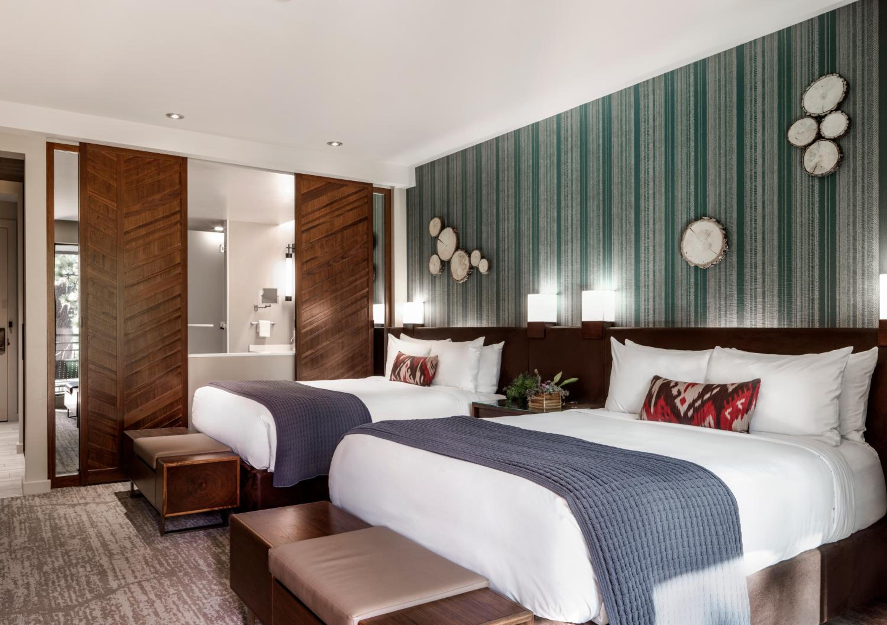 Queen Room with Two Queen Beds - Disability Access photo 3