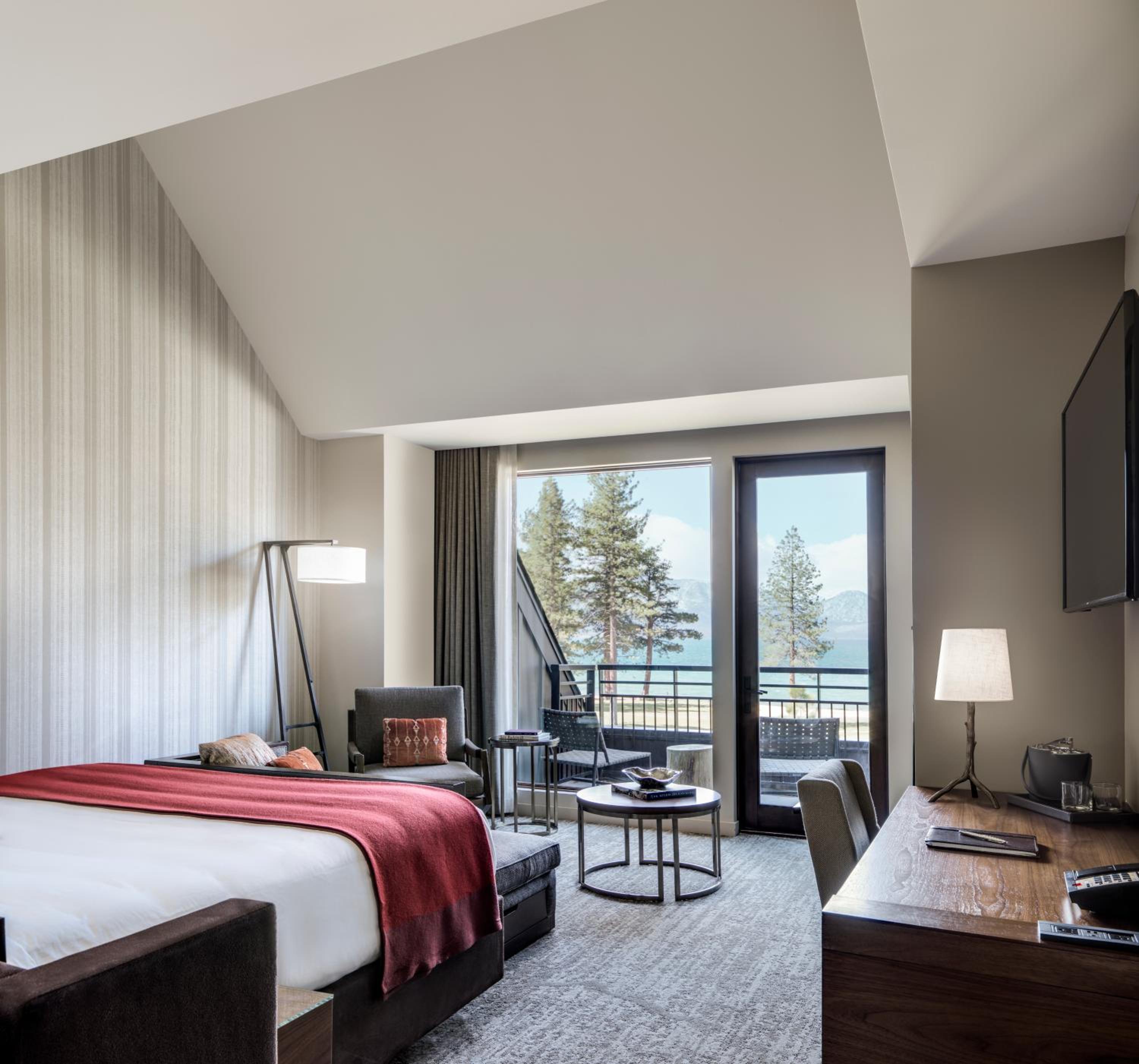 Suite with Lake View photo 2
