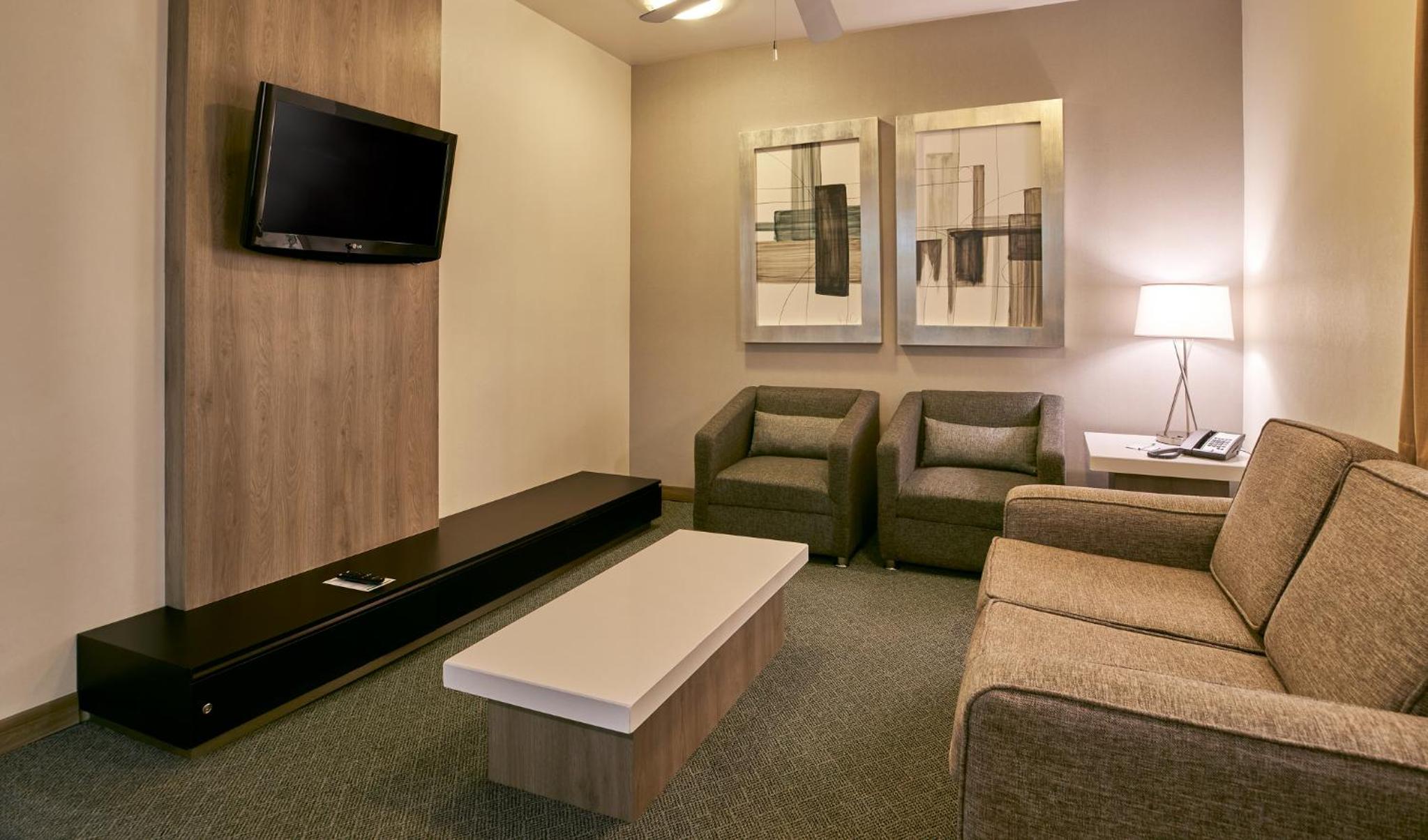 Two-Bedroom King Suite - Photo 6
