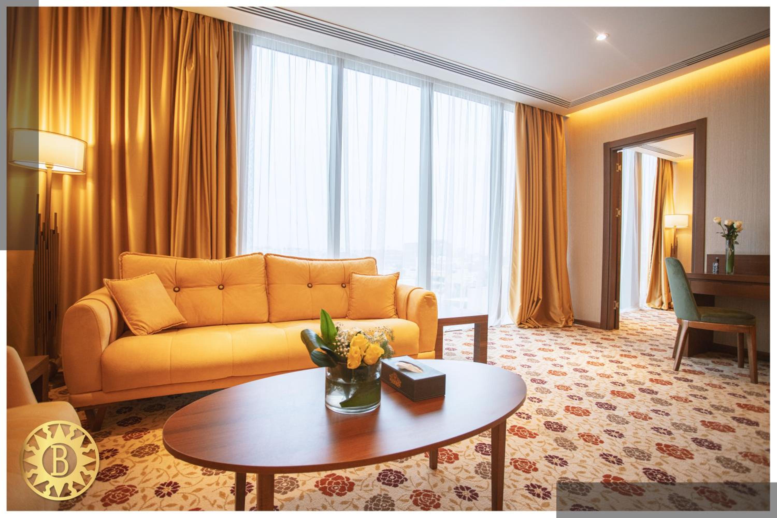 Executive Suite - Photo 1