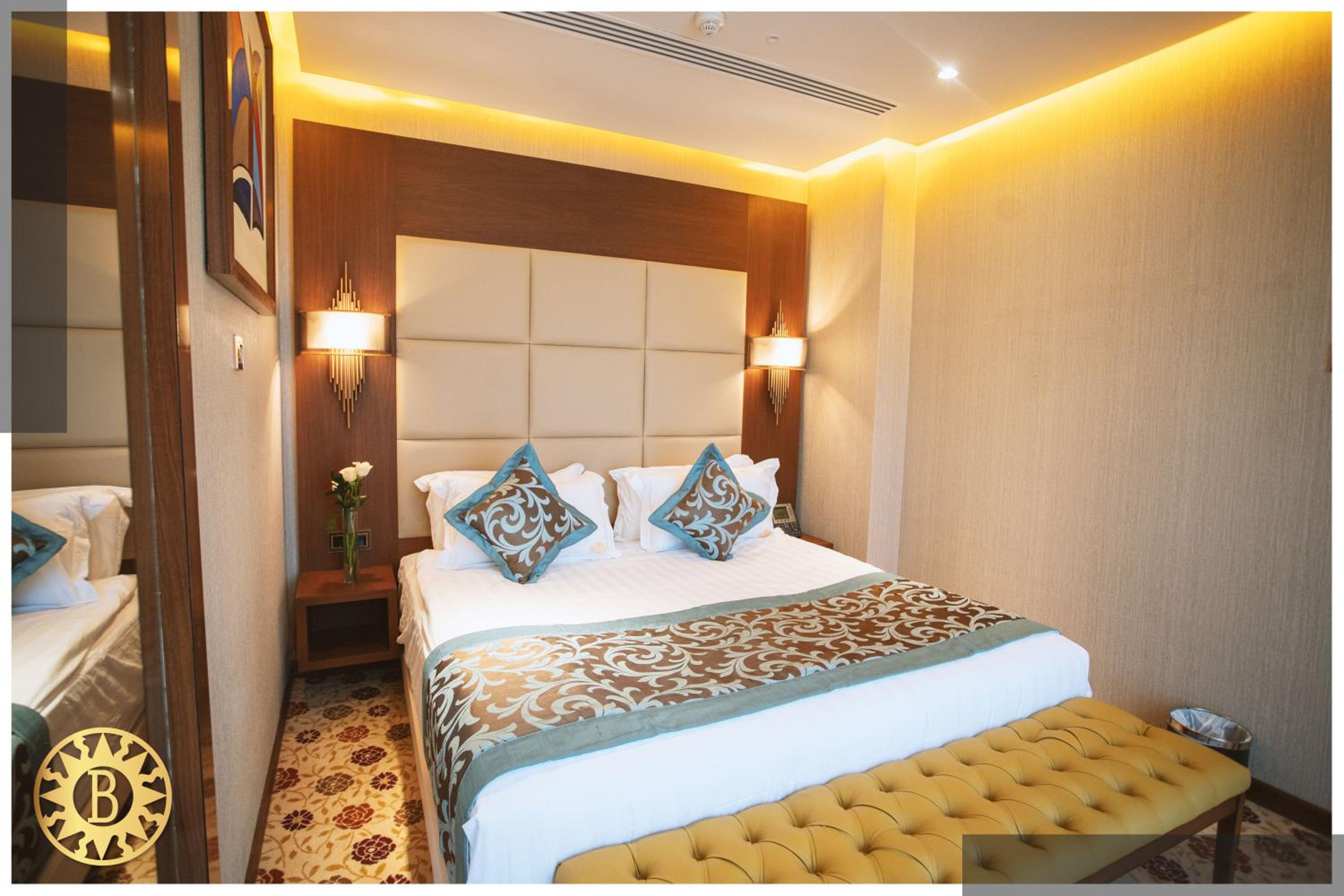 Executive Suite - Photo 5