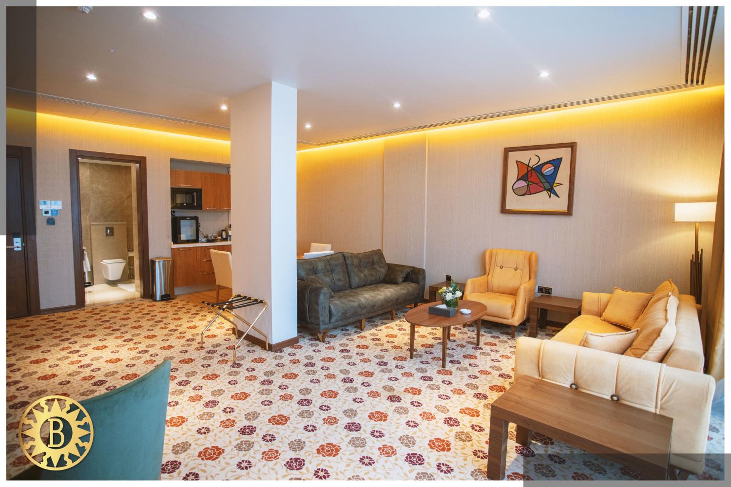 Executive Suite - Photo 3
