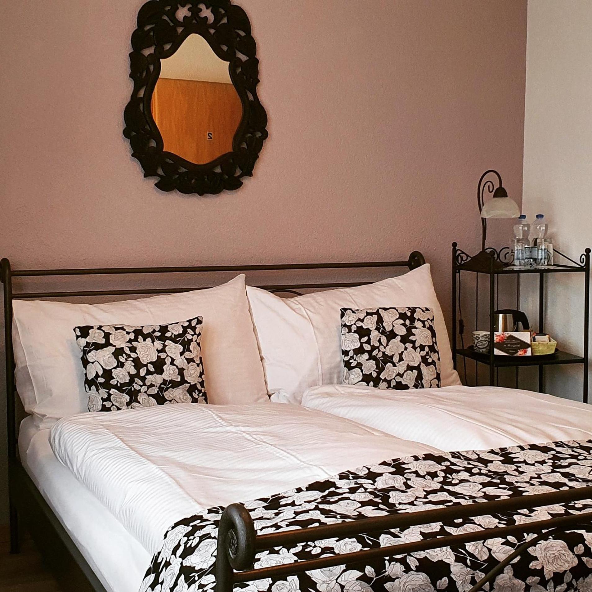 Double Room with Balcony - Photo 3