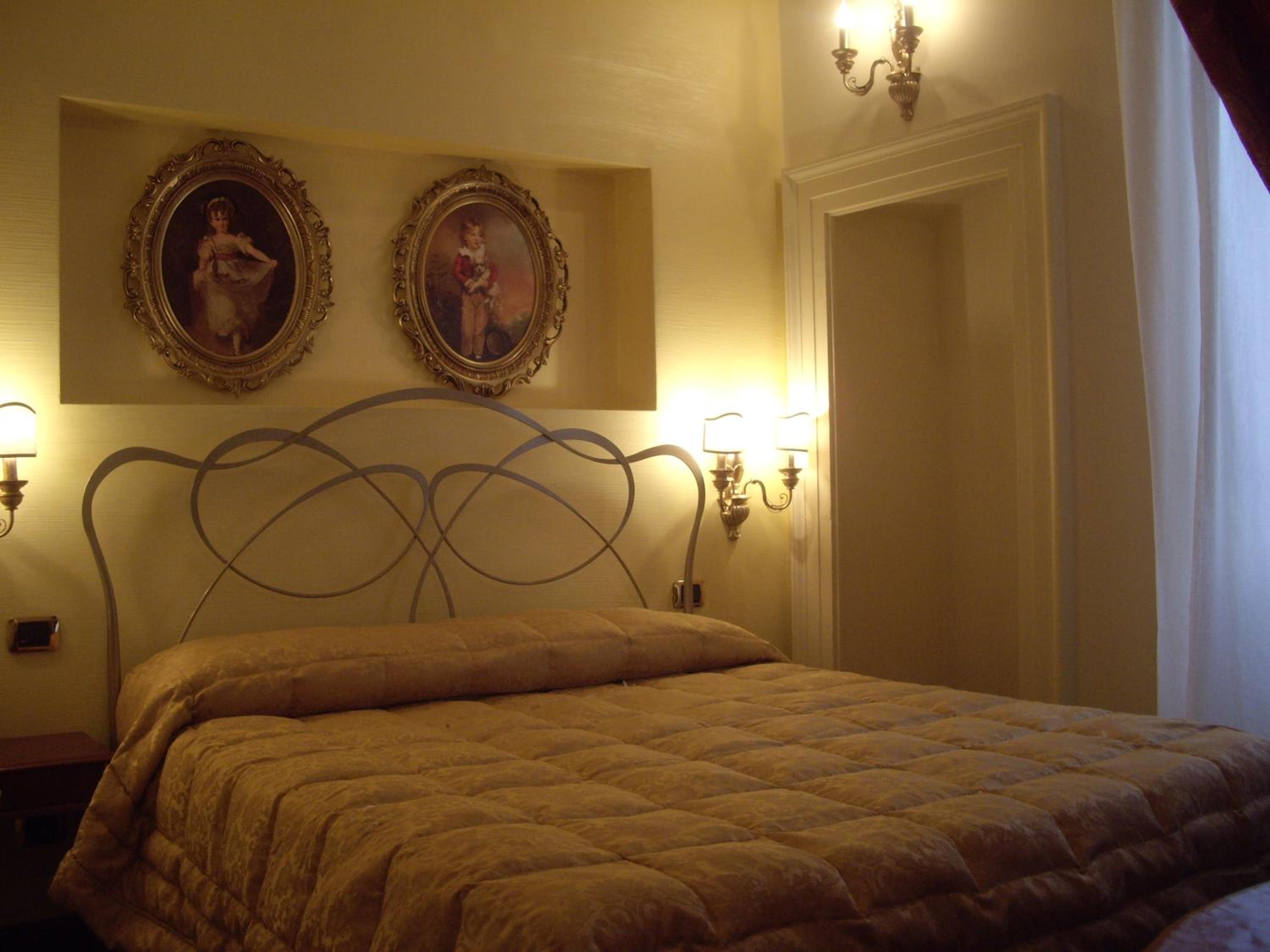 Double Room - Photo 2