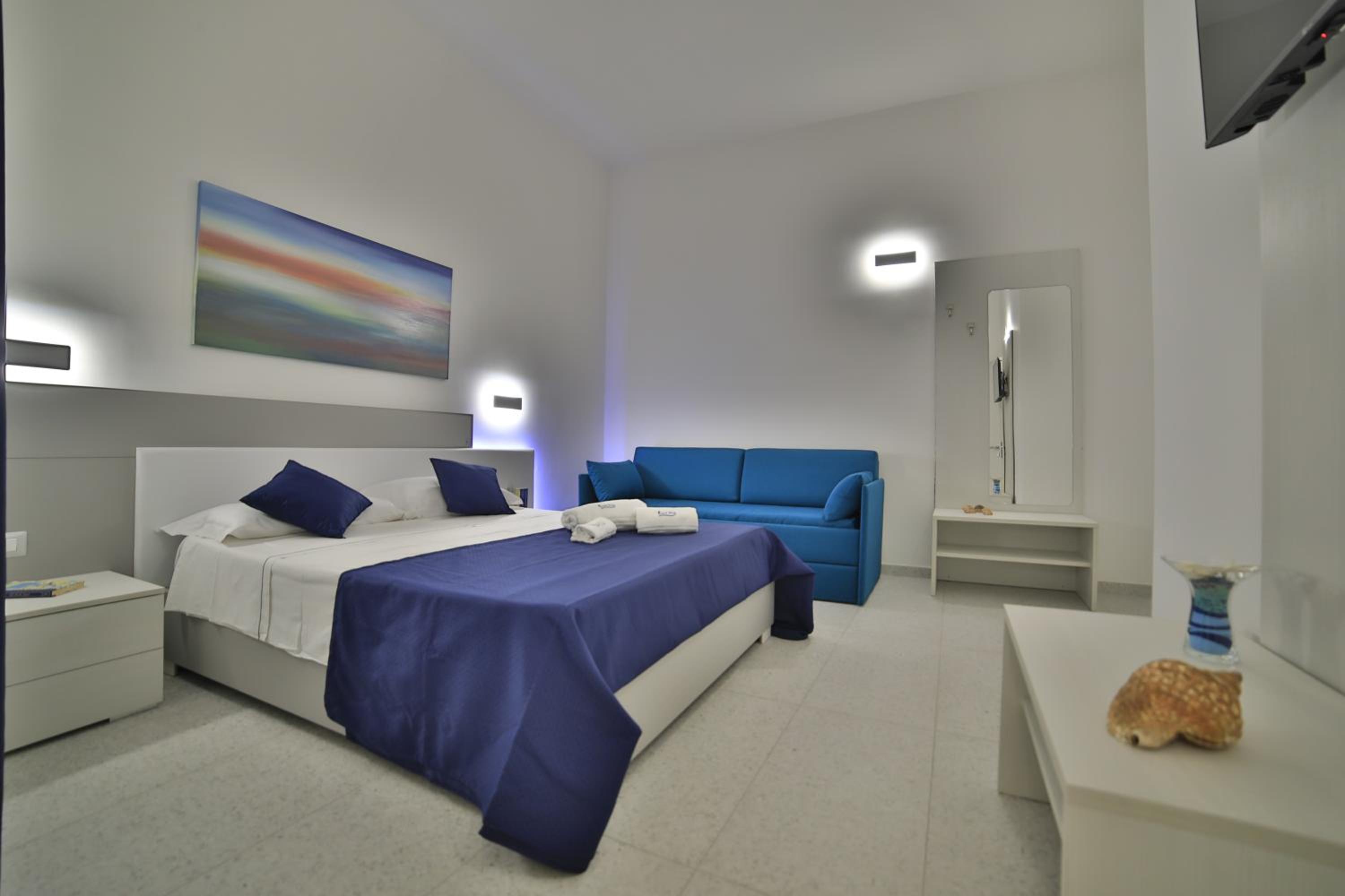 One-Bedroom Apartment photo 1