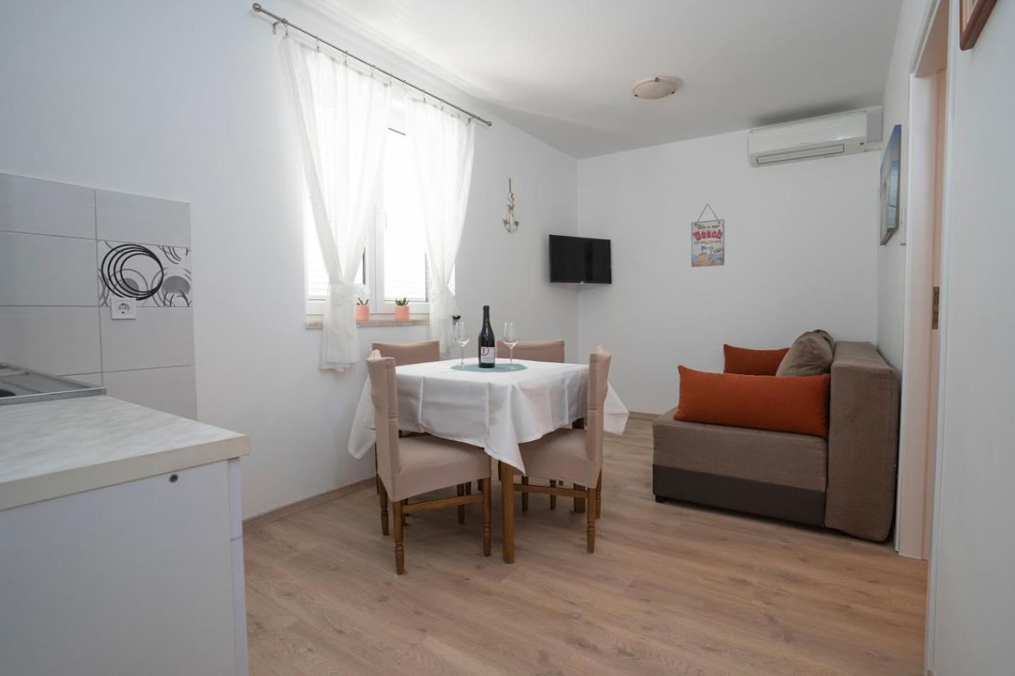One-Bedroom Apartment with Terrace - Ground Floor