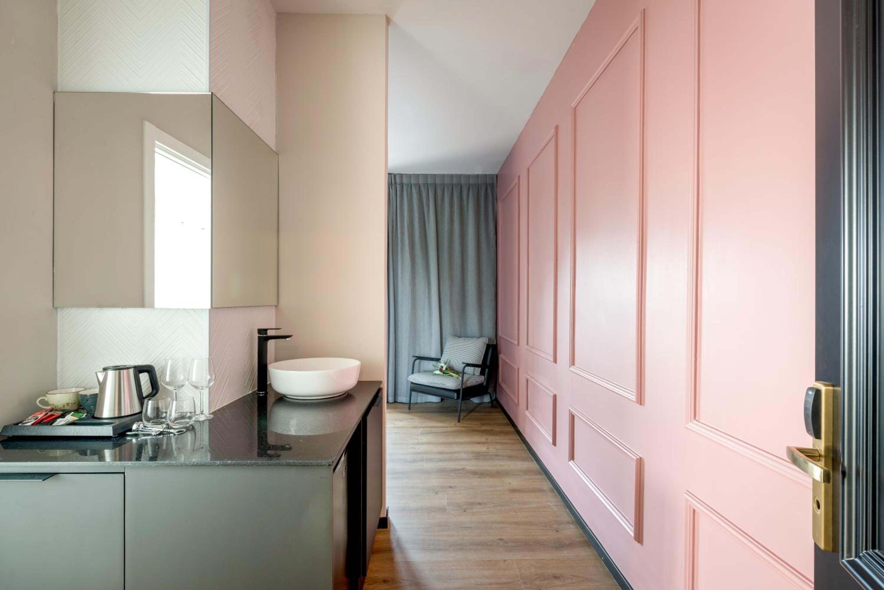 Premium Double or Twin Room - Photo 7