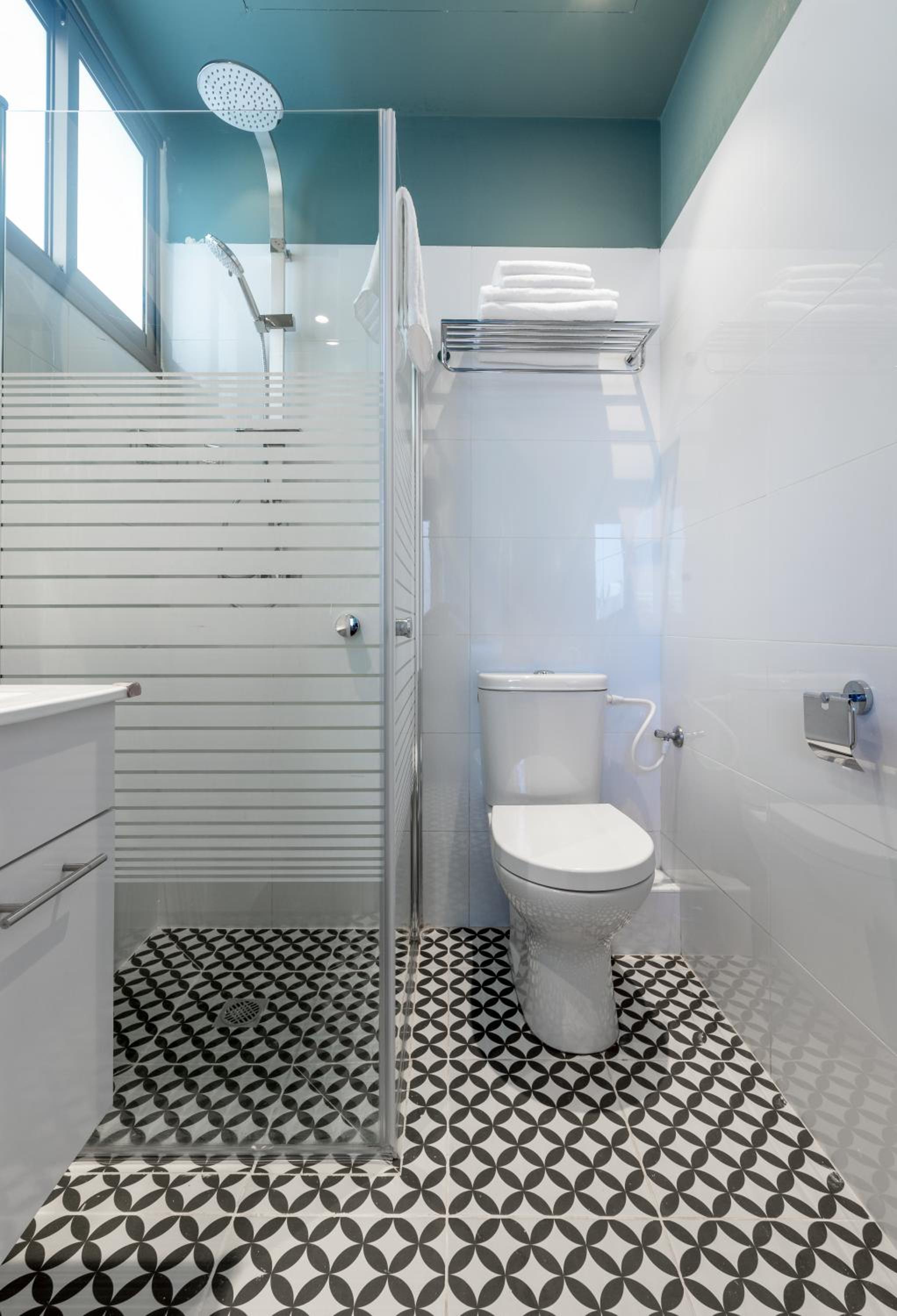 Classic Double or Twin Room - Photo 10