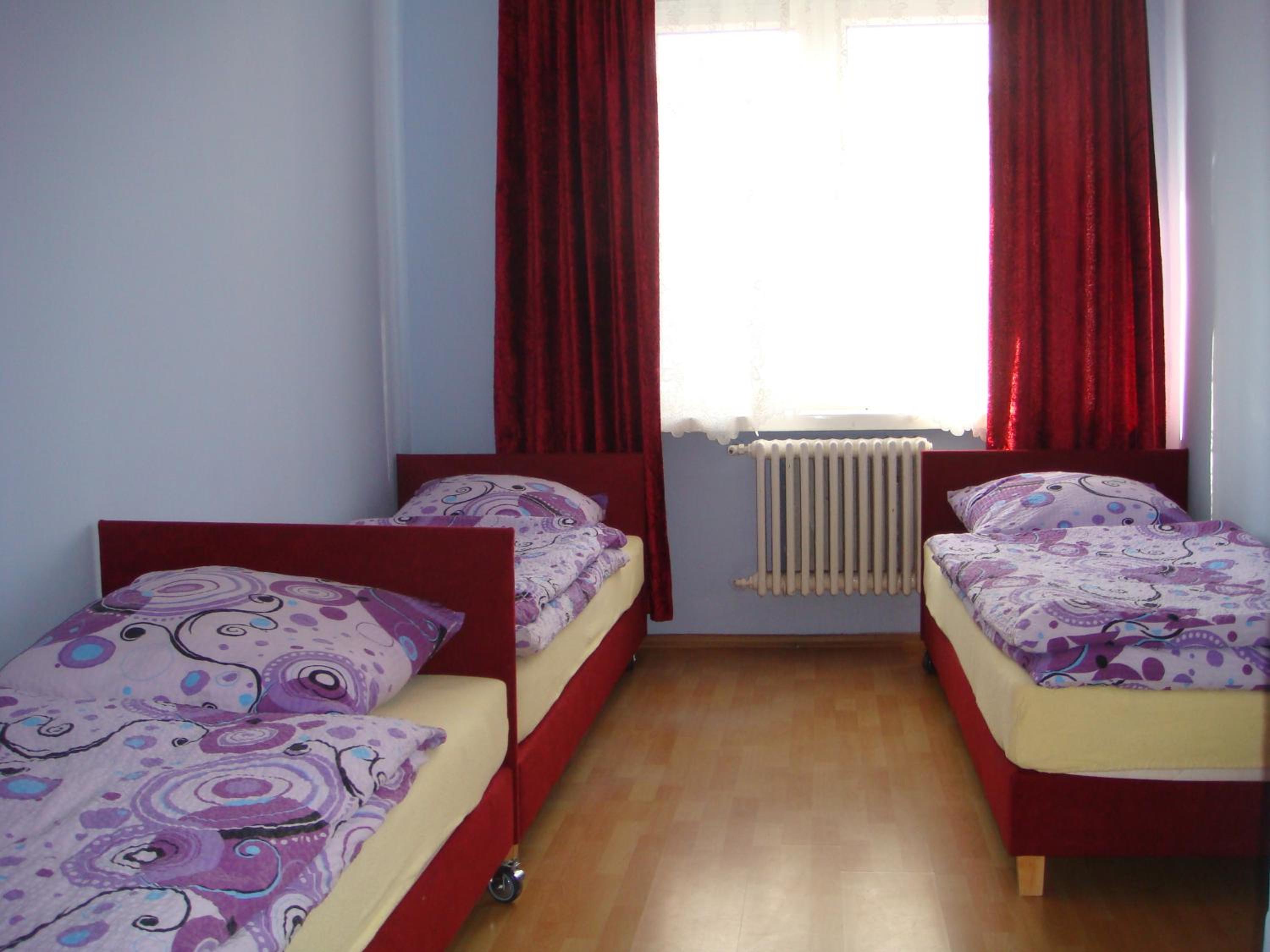 Quadruple Room with Private Bathroom - Photo 2