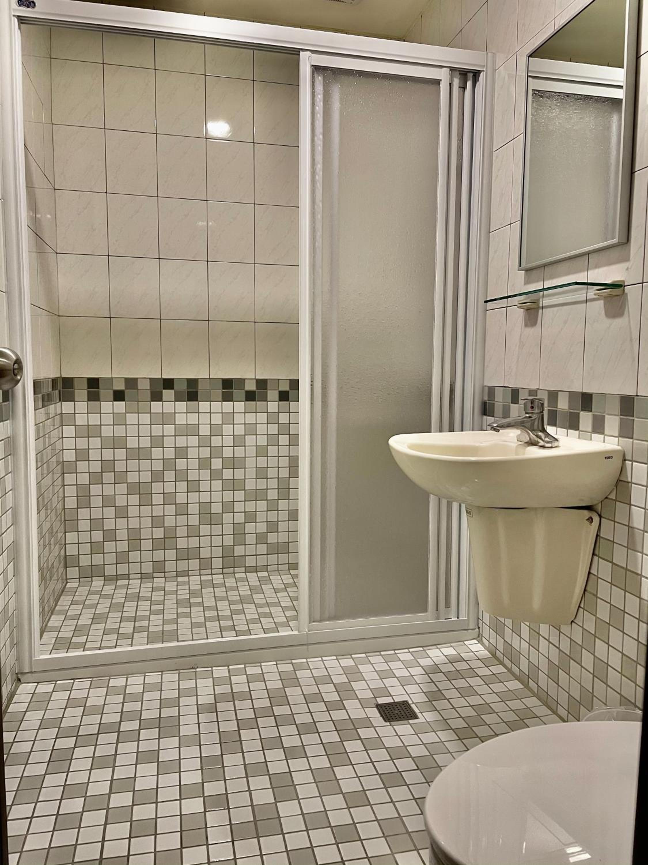 Quadruple Room with Private Bathroom photo 2